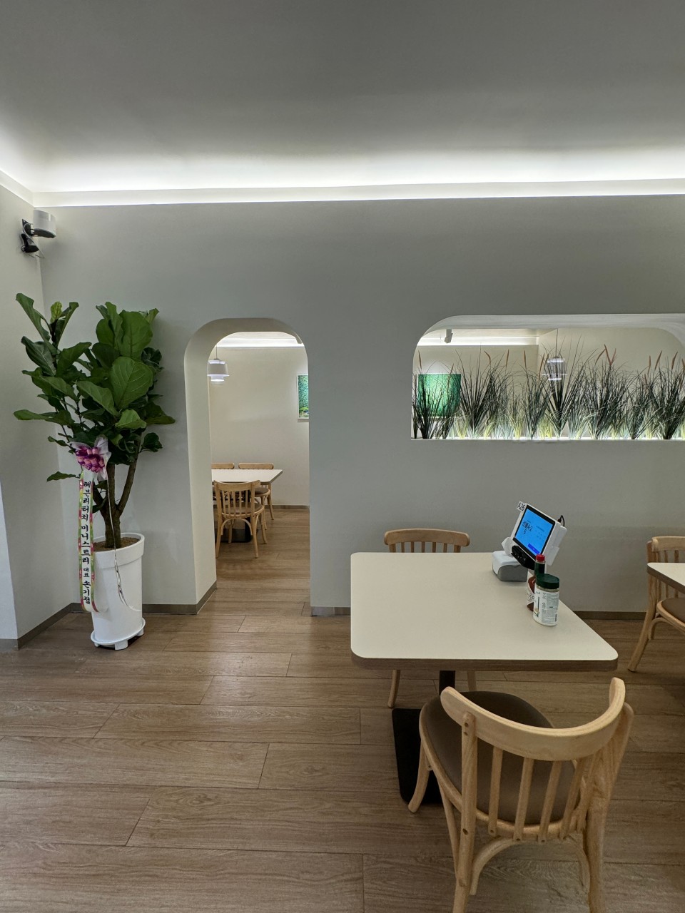 Jaemo Lee Pizza Jeju with cheese crust