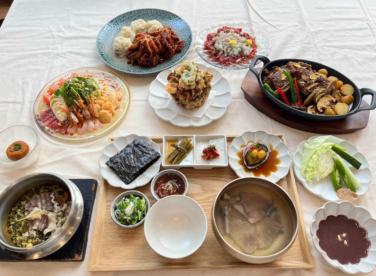 Wongiook Gwanghwamun Hanwoo hot pot and beef soup