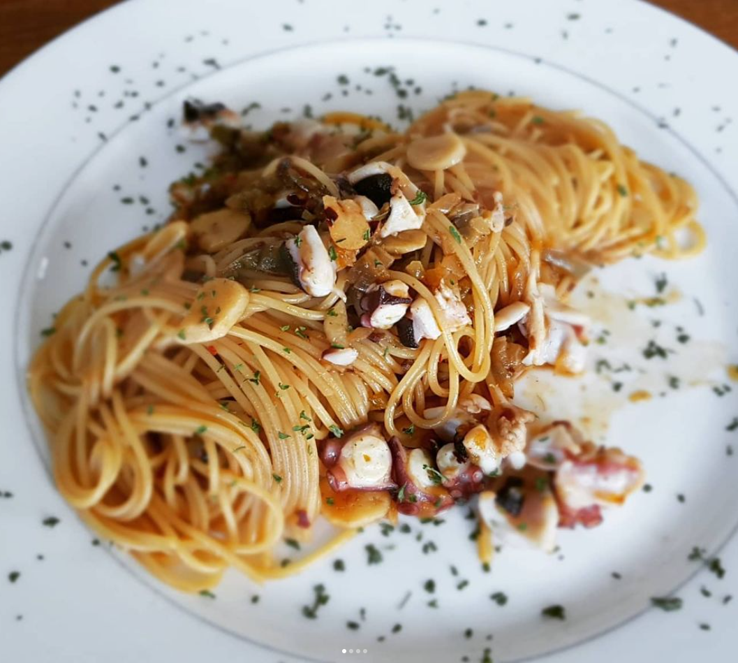 エトレンヌの新鮮食材を使用したパスタ料理（ヨンサン）