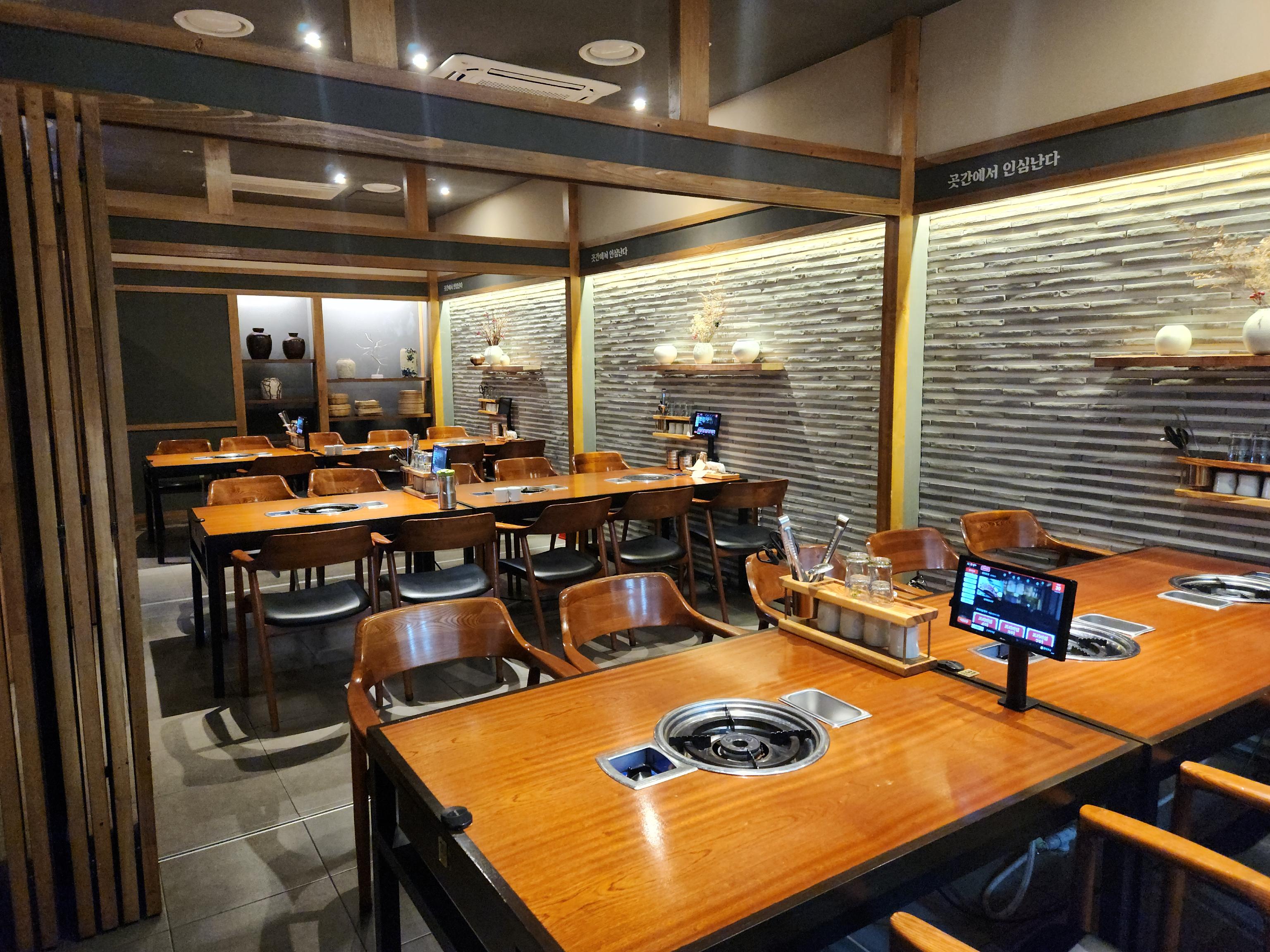 安東屋 砧窓台店のキムチチゲと高級肉を静かな個室で