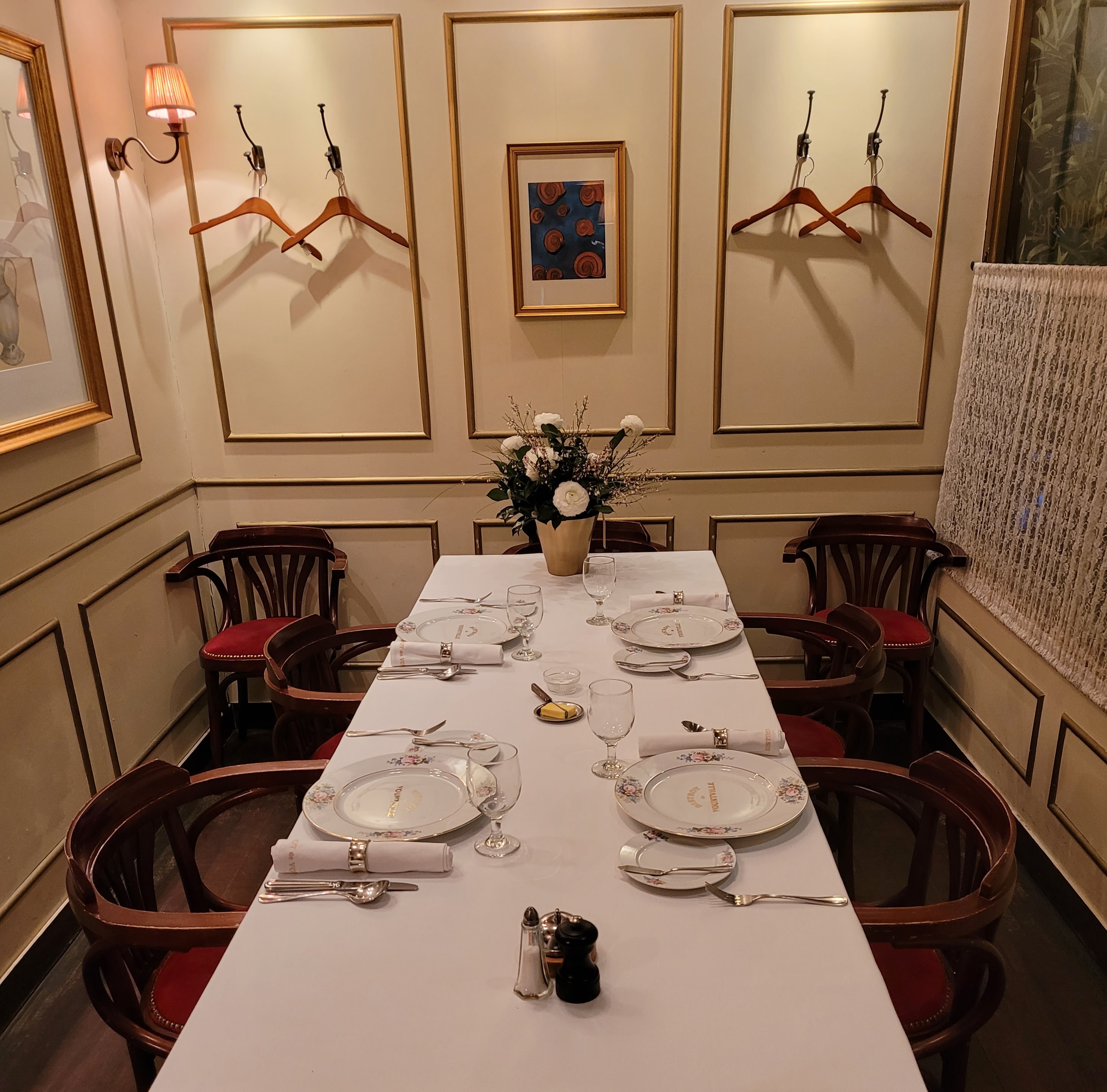 BISTROT de YOUNTVILLE classic onion soup and Burgundy wine - Image 7