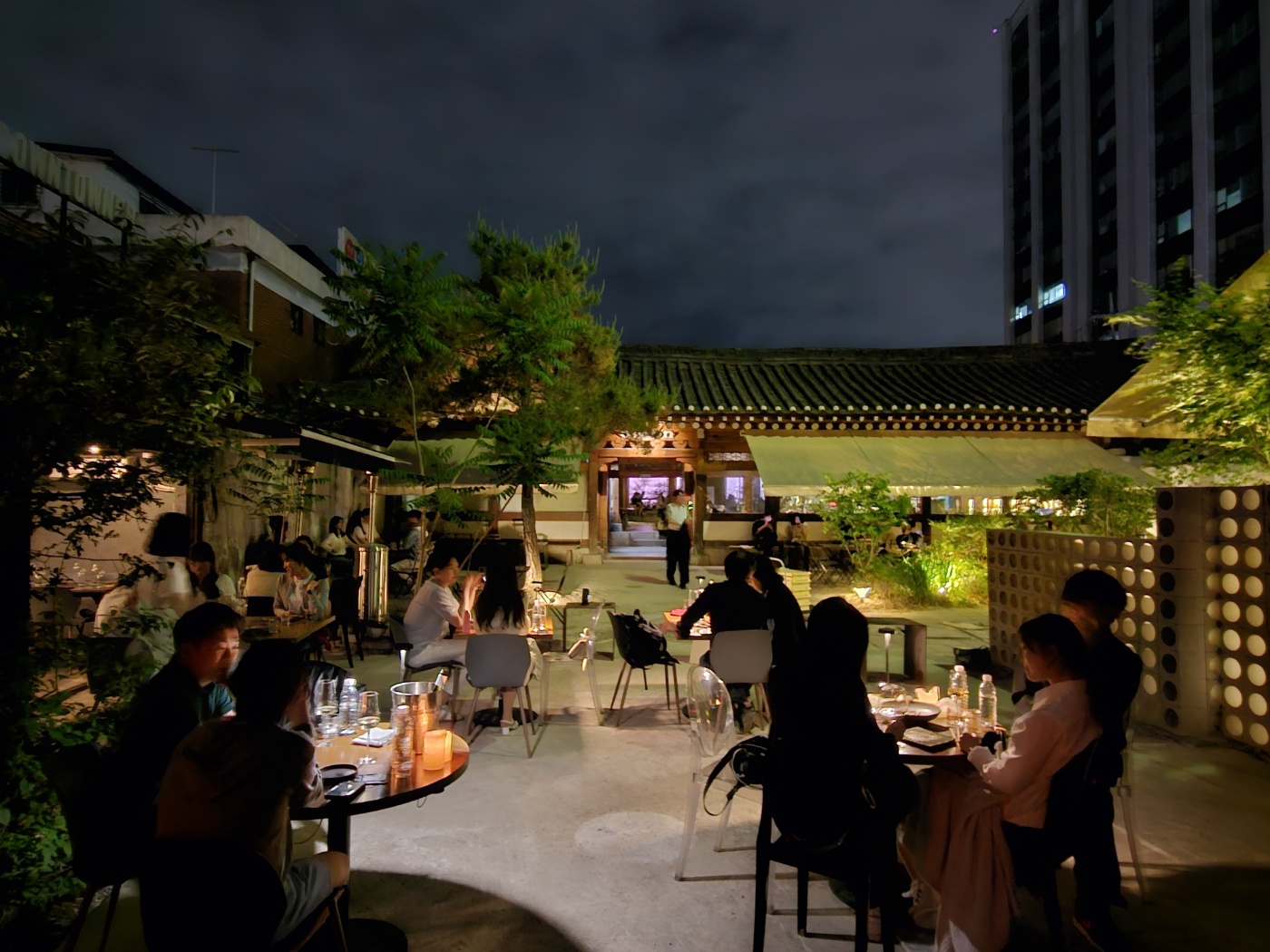 Gagabar wine dining in a 300-year-old hanok