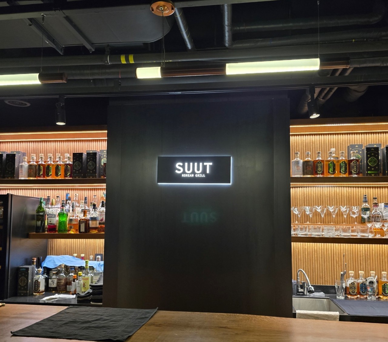 Suut Cheongdam’s premium Korean beef grill and private room setting