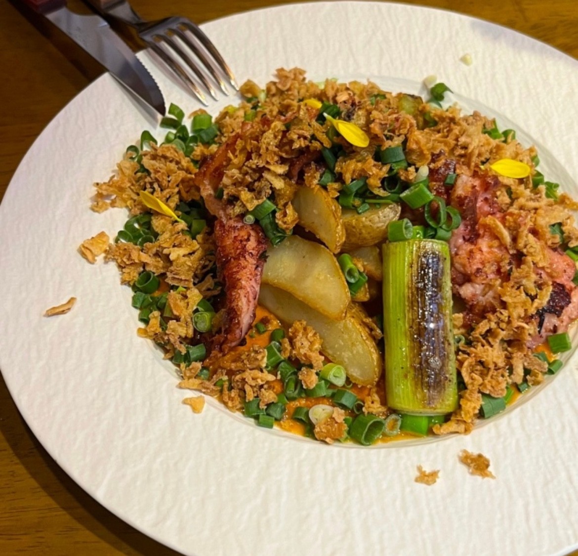 IL SOLE Yeonnam pasta and wine on a warm-lit table