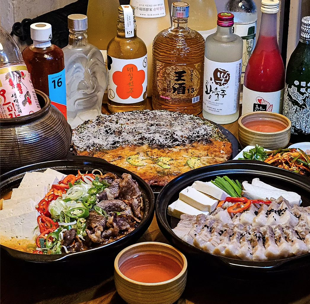 望遠の정주일가のボッサムとキムチの盛り付け