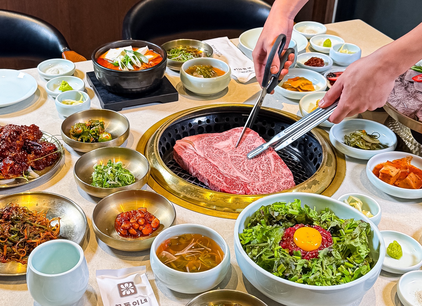 Kkotdorineの最高級韓牛の美しい盛り付け