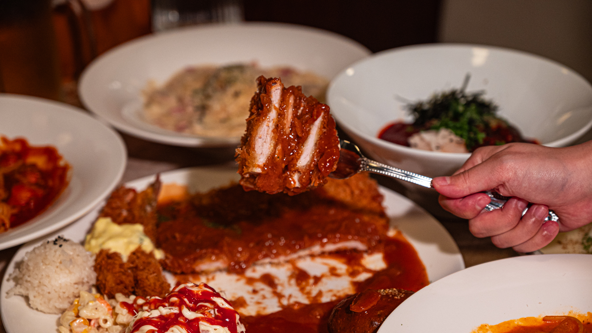 ユルジドンカスのレトロ西洋風ダイニングとカツレツ