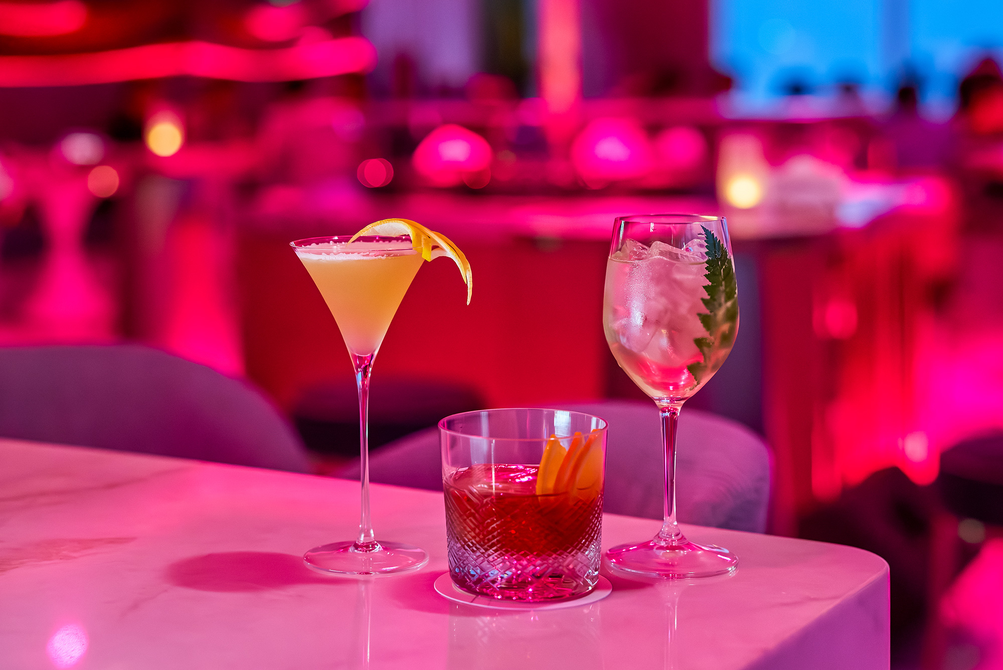 Skyview Lounge 38天际鸡尾酒与环窗景观