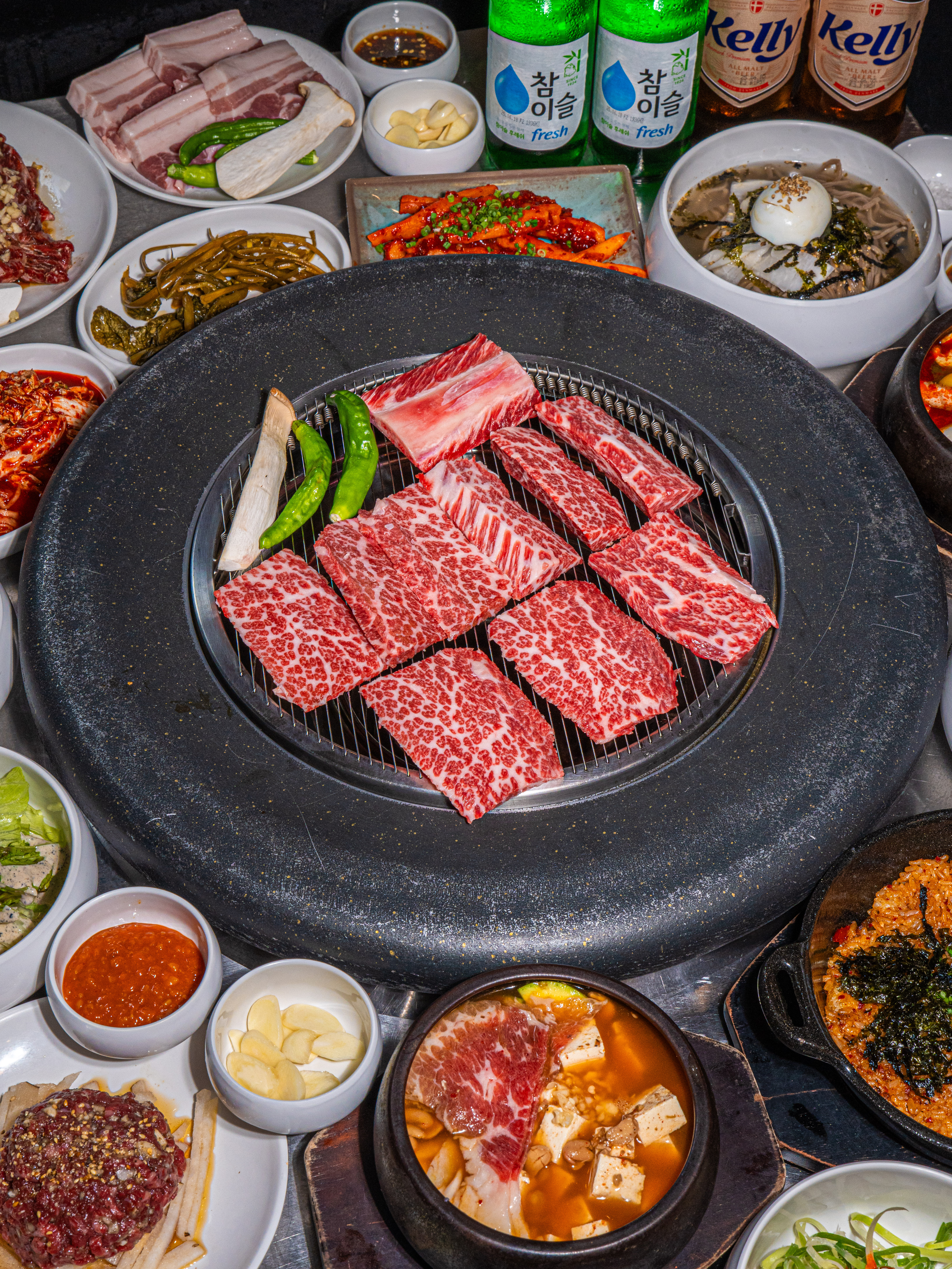 シンサ・ファロ 韓牛漬け込みカルビの炭火焼き