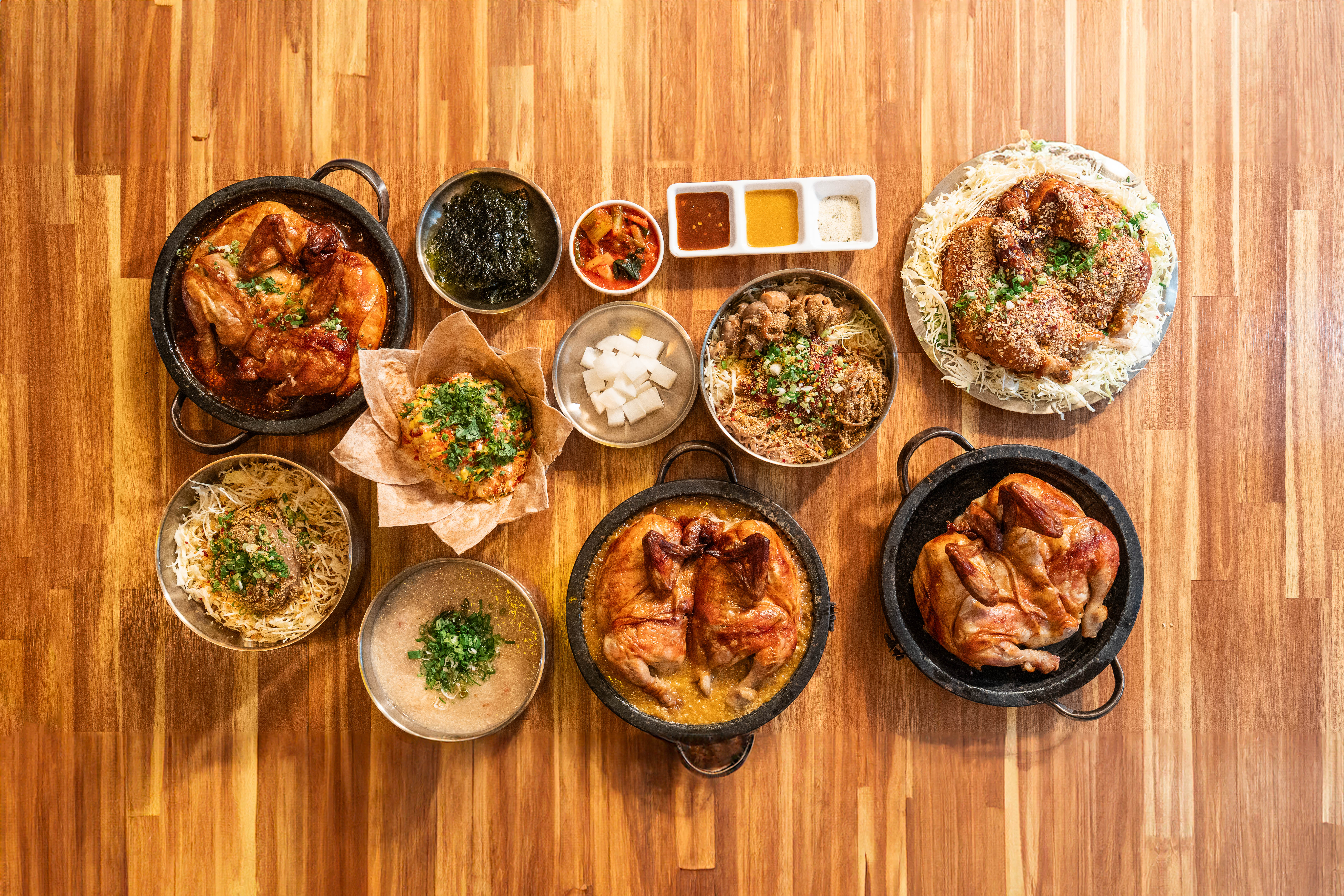 海抜村の薬膳丸鶏ローストと付け合わせ