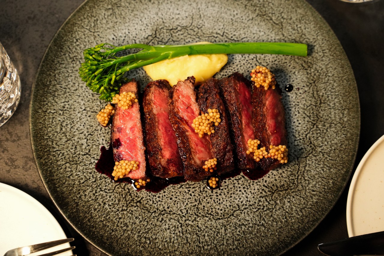 Han River View Dangsan window tables overlooking the river at sunset