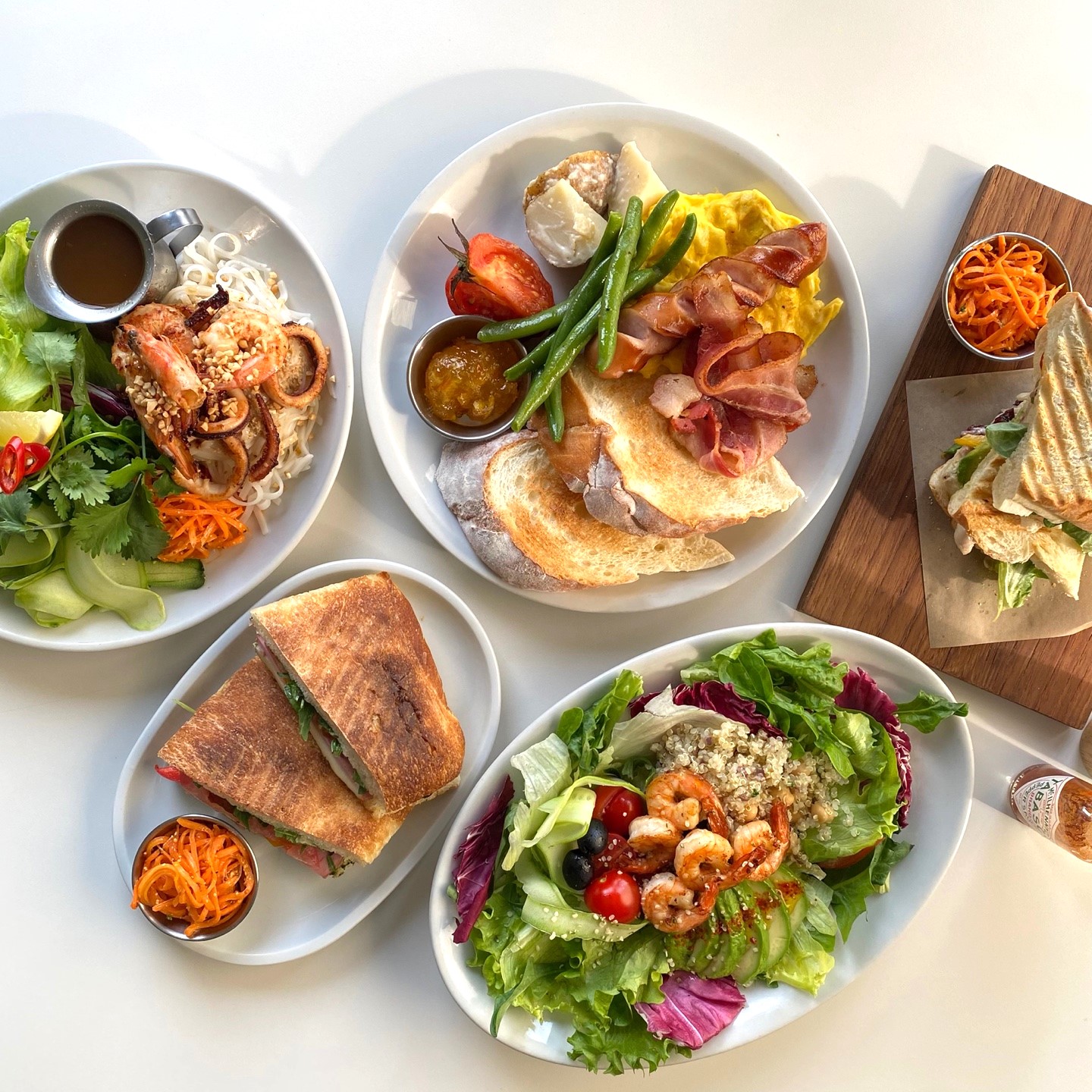 OASIS Hannam window seats with view