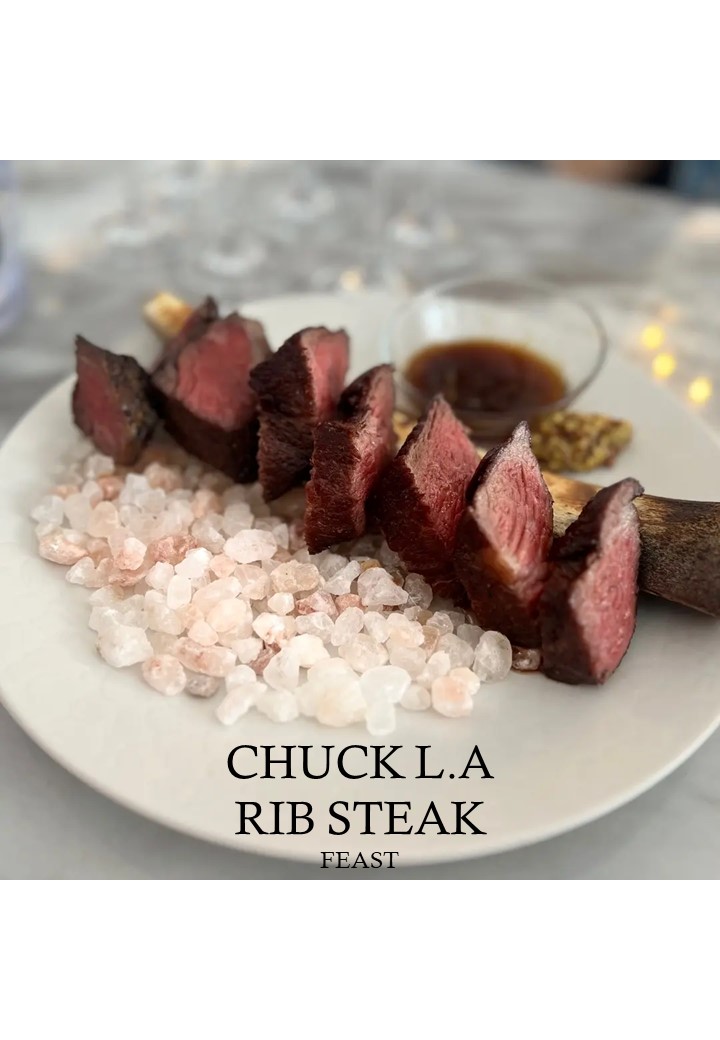 Feast Seongnaeのダイニングルーム、ブランチピザとハイボール