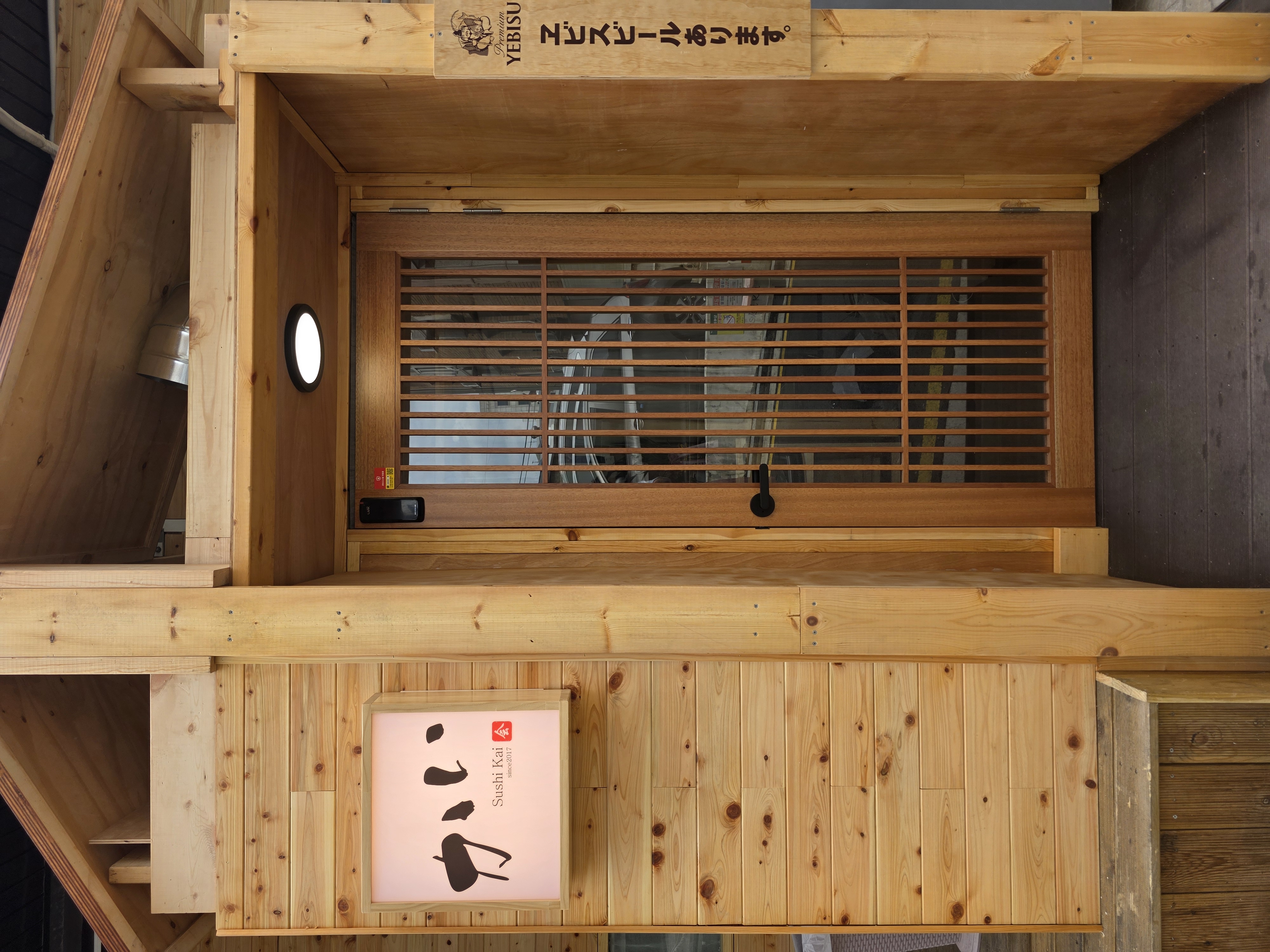 Sushi Kai 寿司料理柜台上的握寿司