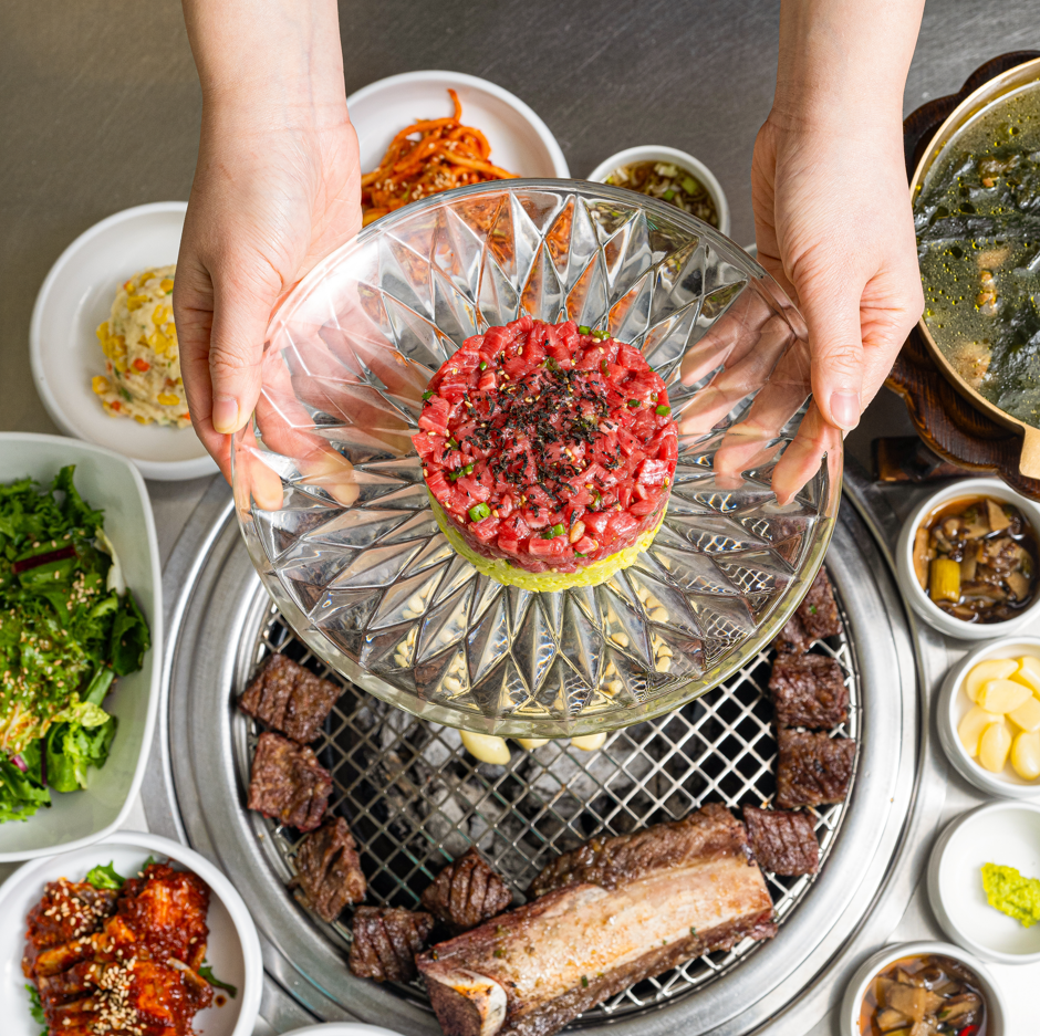 Chungkiwa Town Jamsilsaenae Korean BBQ with downward exhaust and king ribs