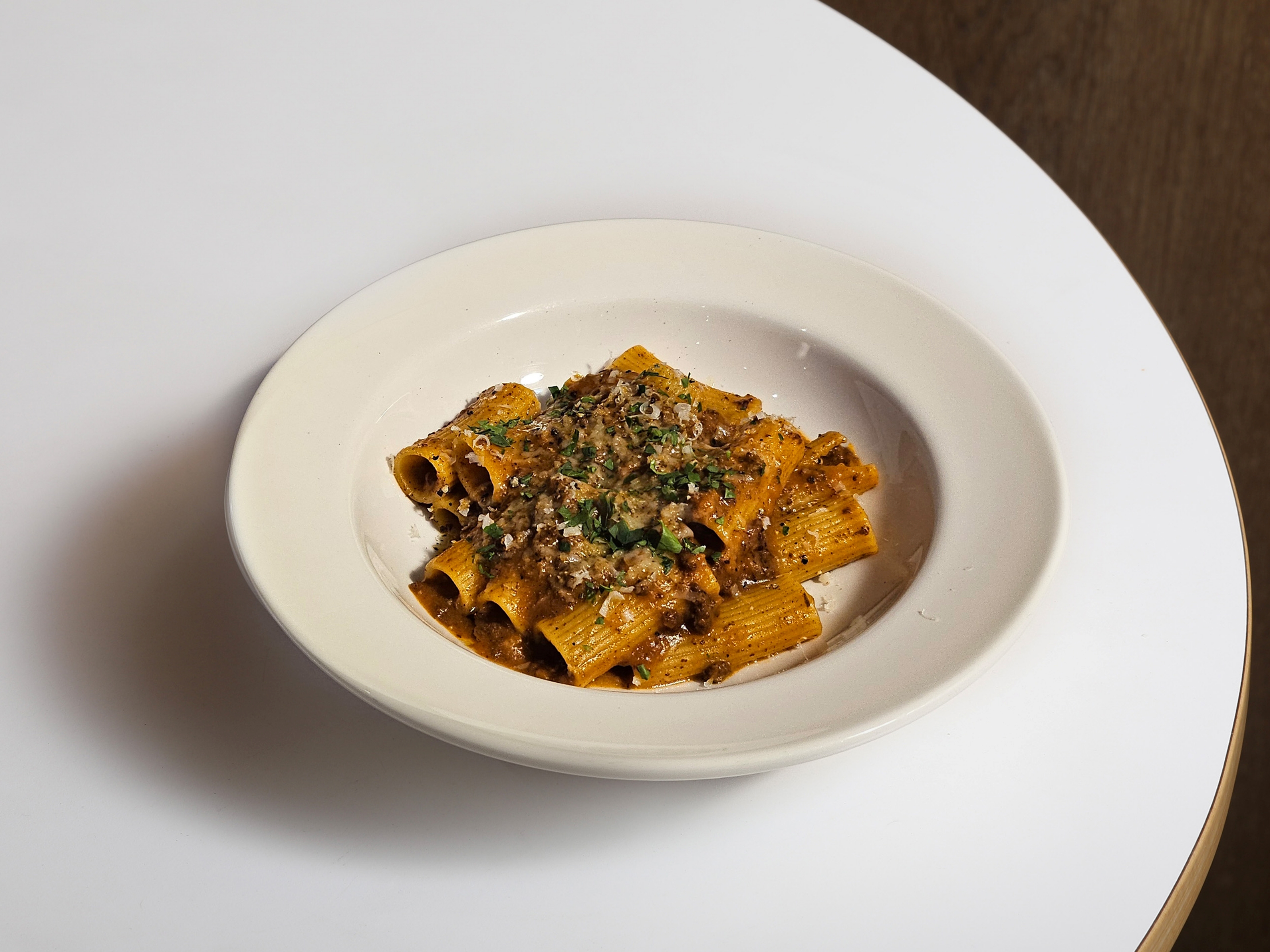 Balcony Kitchen: window-side seats over Yangjaecheon and Italian plates