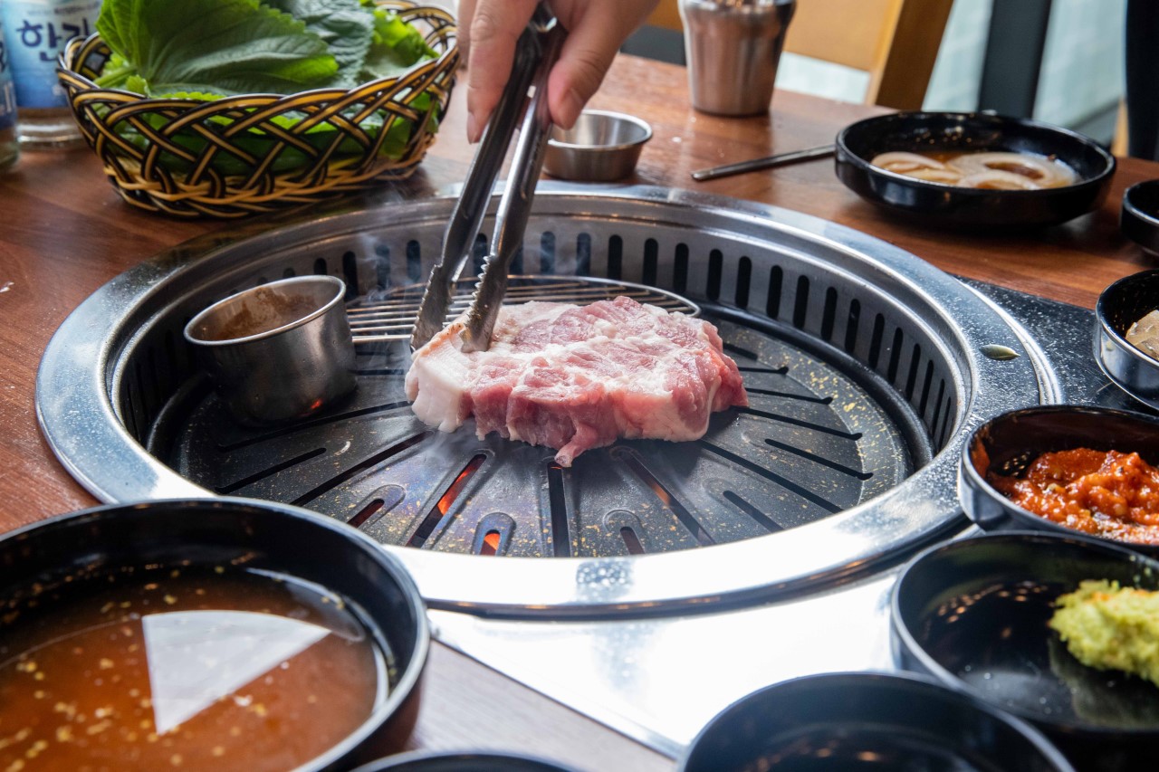 Jeju Yuk Daepyo water-aged Hanwoo and black pork grill