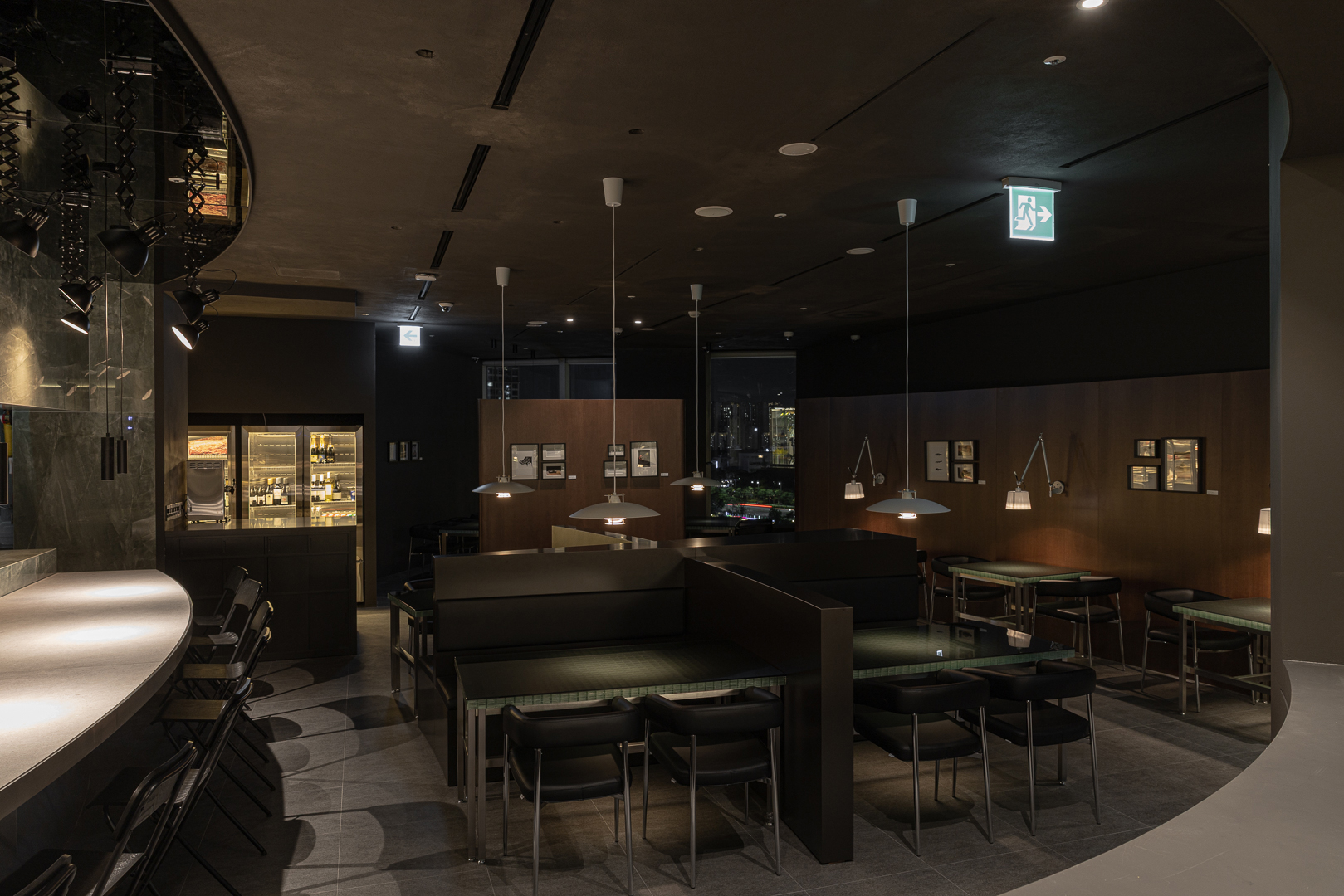 Confier Selection デイリー上質ダイニング内装