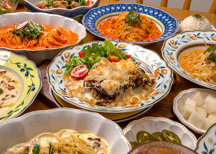 Teddy Plate 水原溫馨內裝，有熊裝飾與義大利麵疙瘩