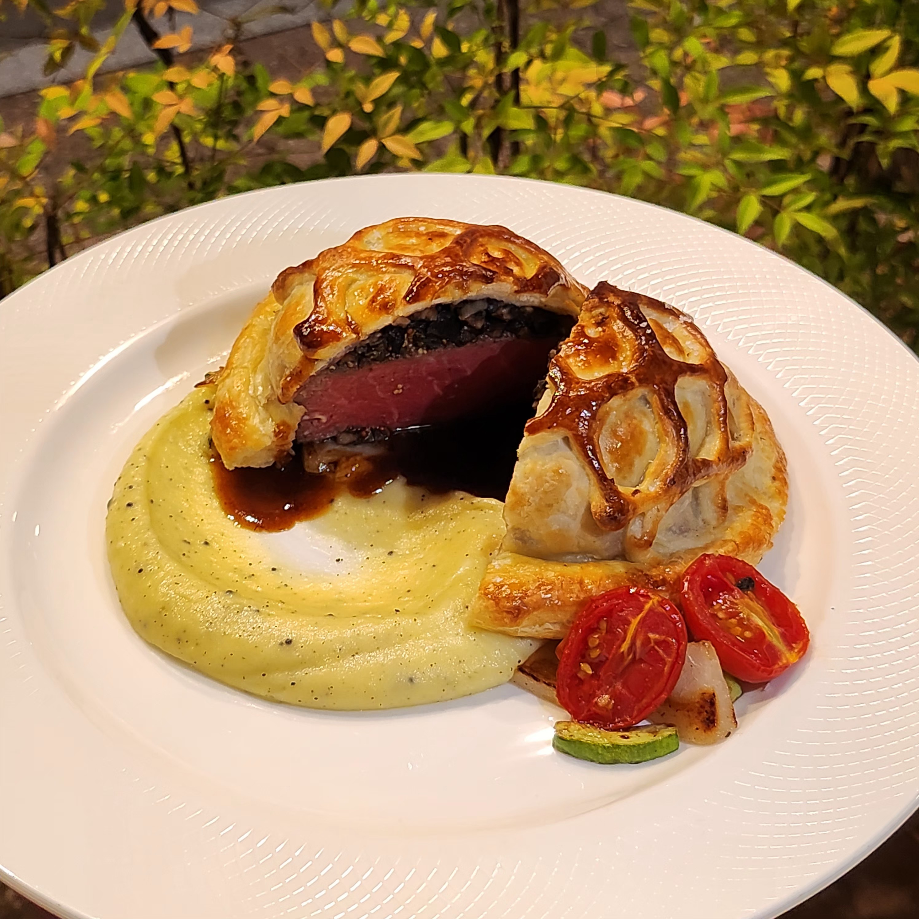 Pauls 蚕室温馨餐厅，配有意面和牛排