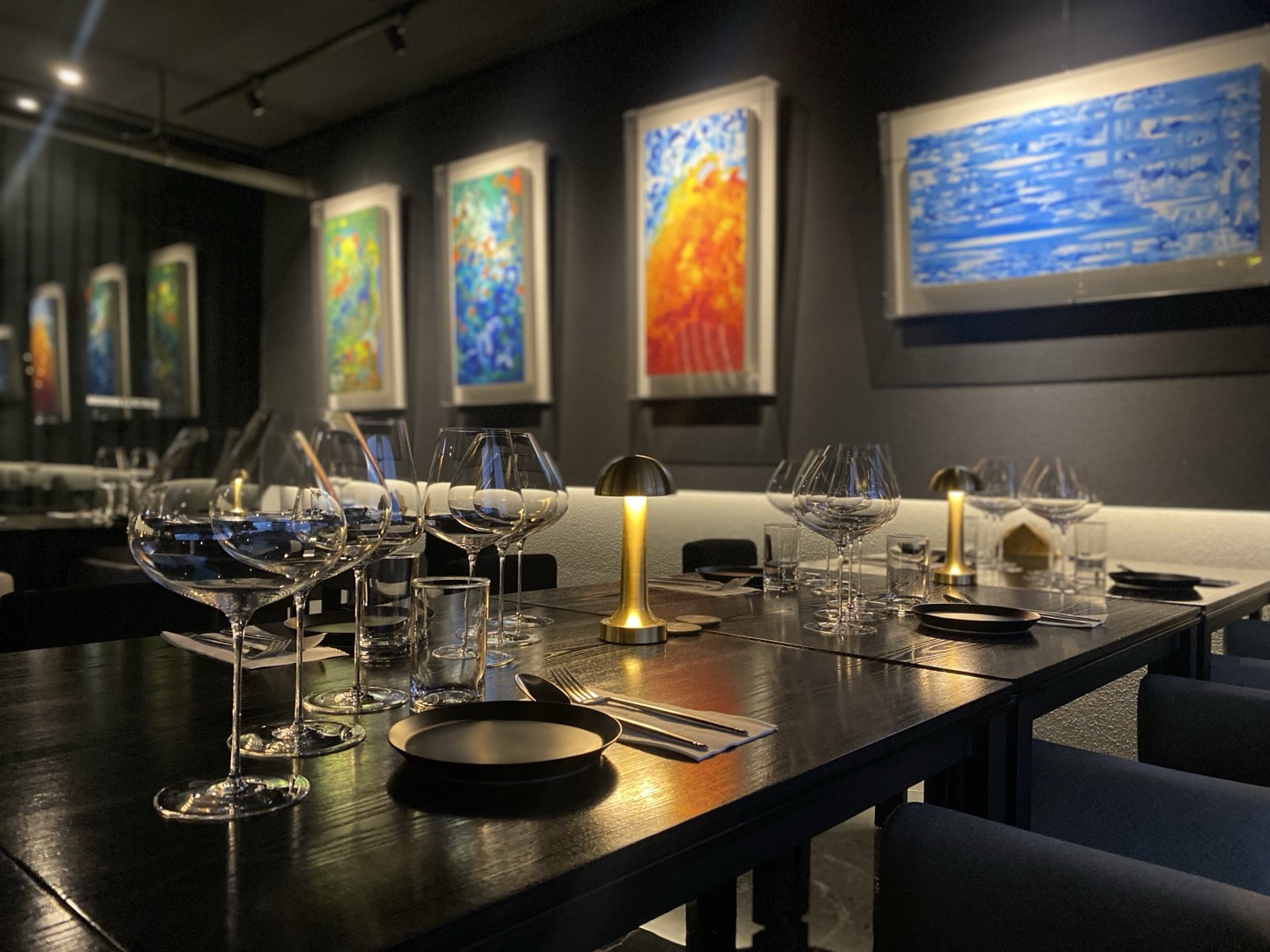 Muhwa Lounge sunset mountain view with wine