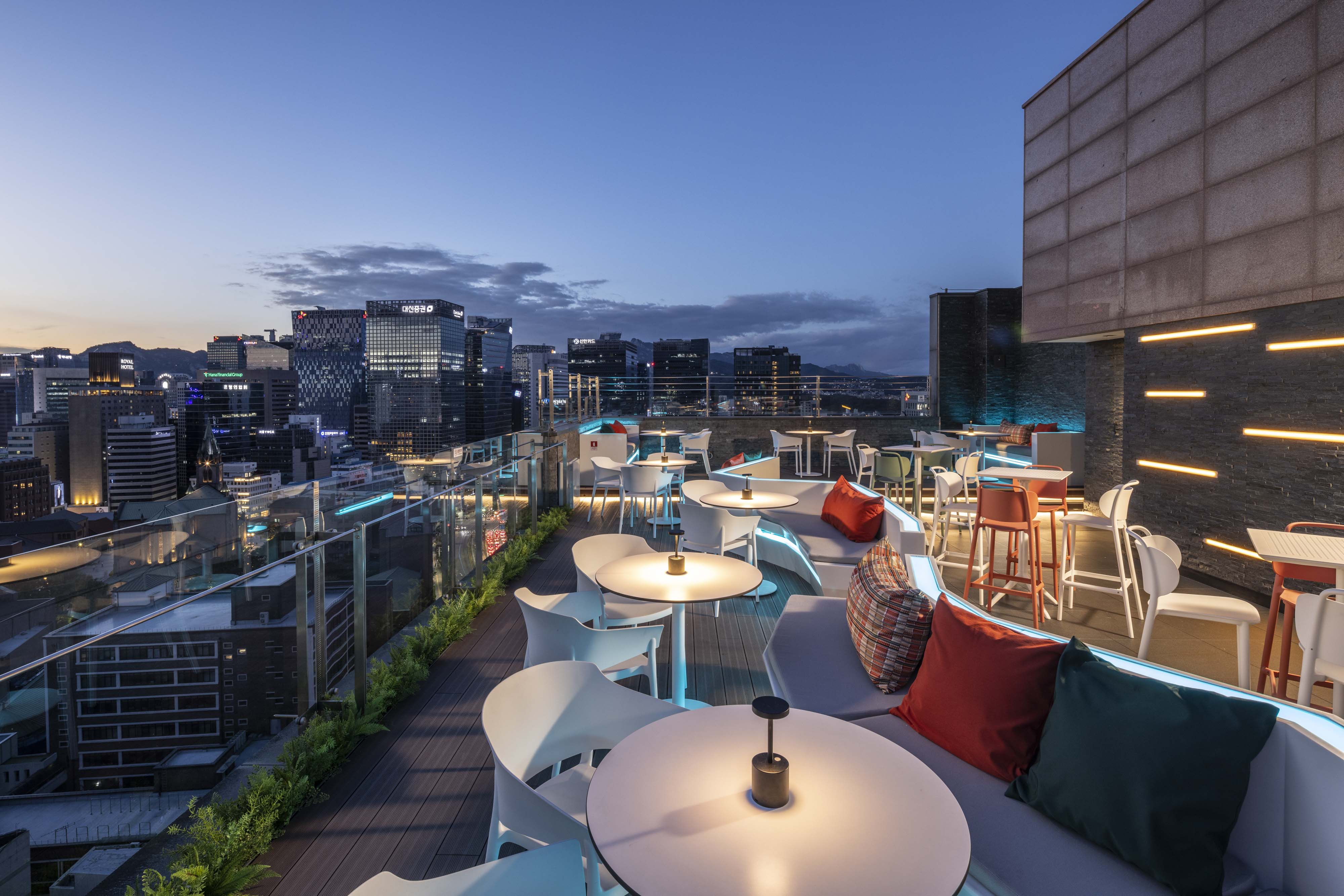 Le Style Restaurant & Bar rooftop view of Namsan
