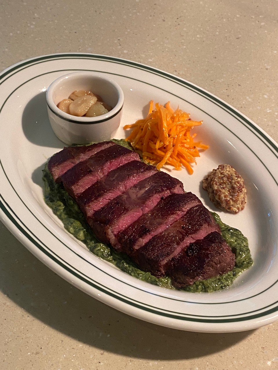 Bistro Grino聖水的牛排、義大利麵疙瘩與葡萄酒