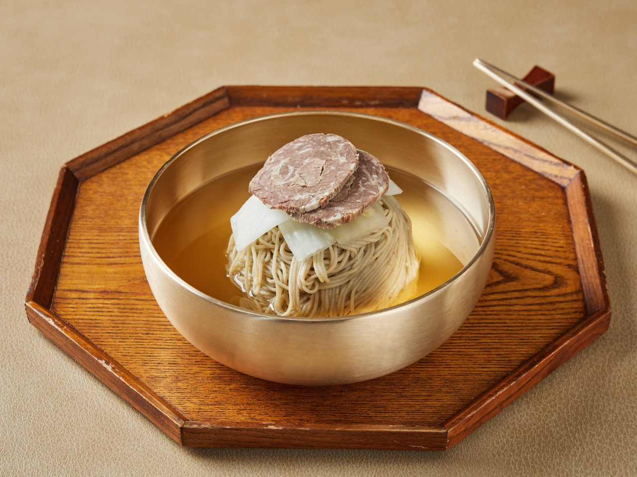 香洞家平壤冷面配清澈韩牛汤