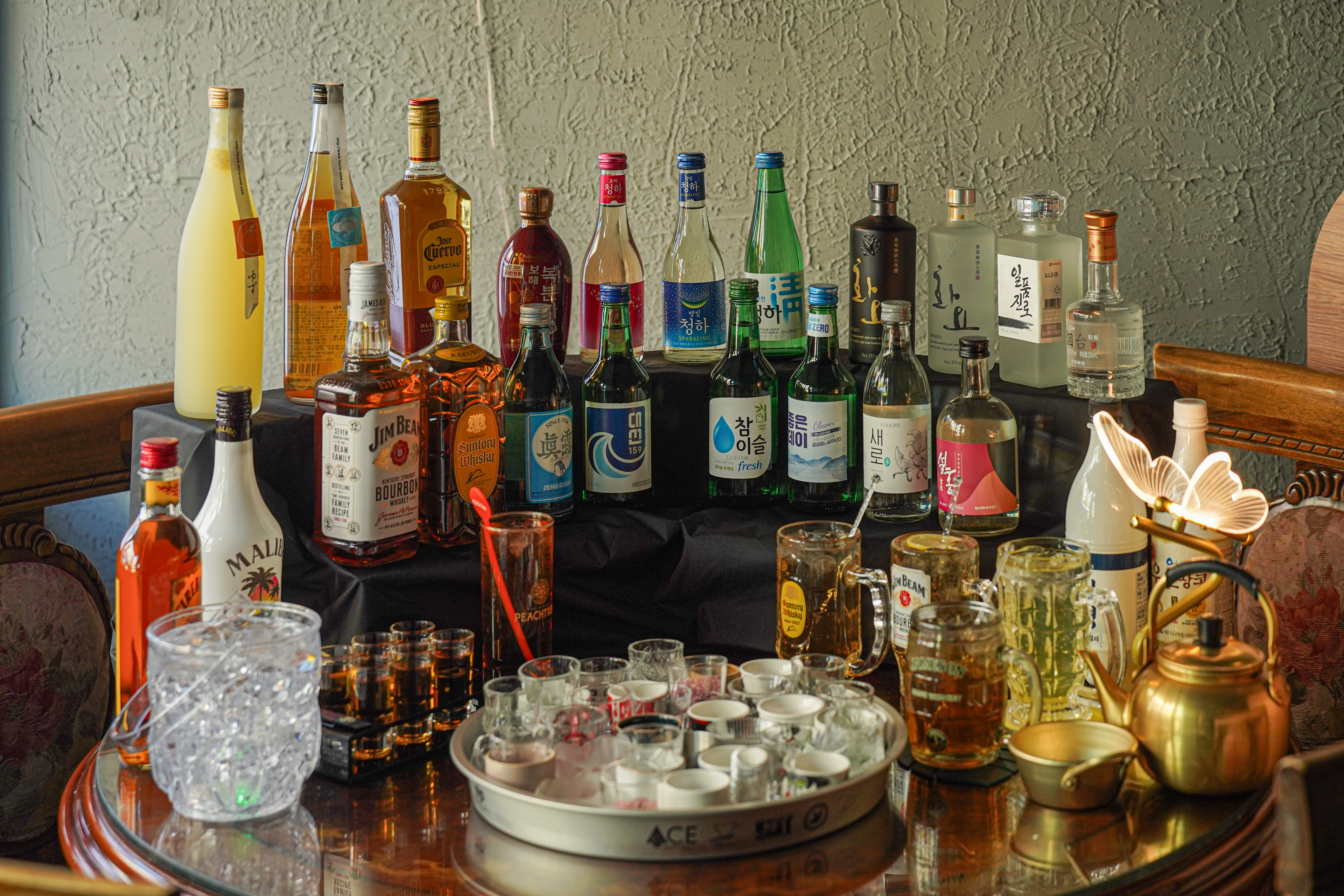 廣安里酒吧舒適內裝與高球陳列