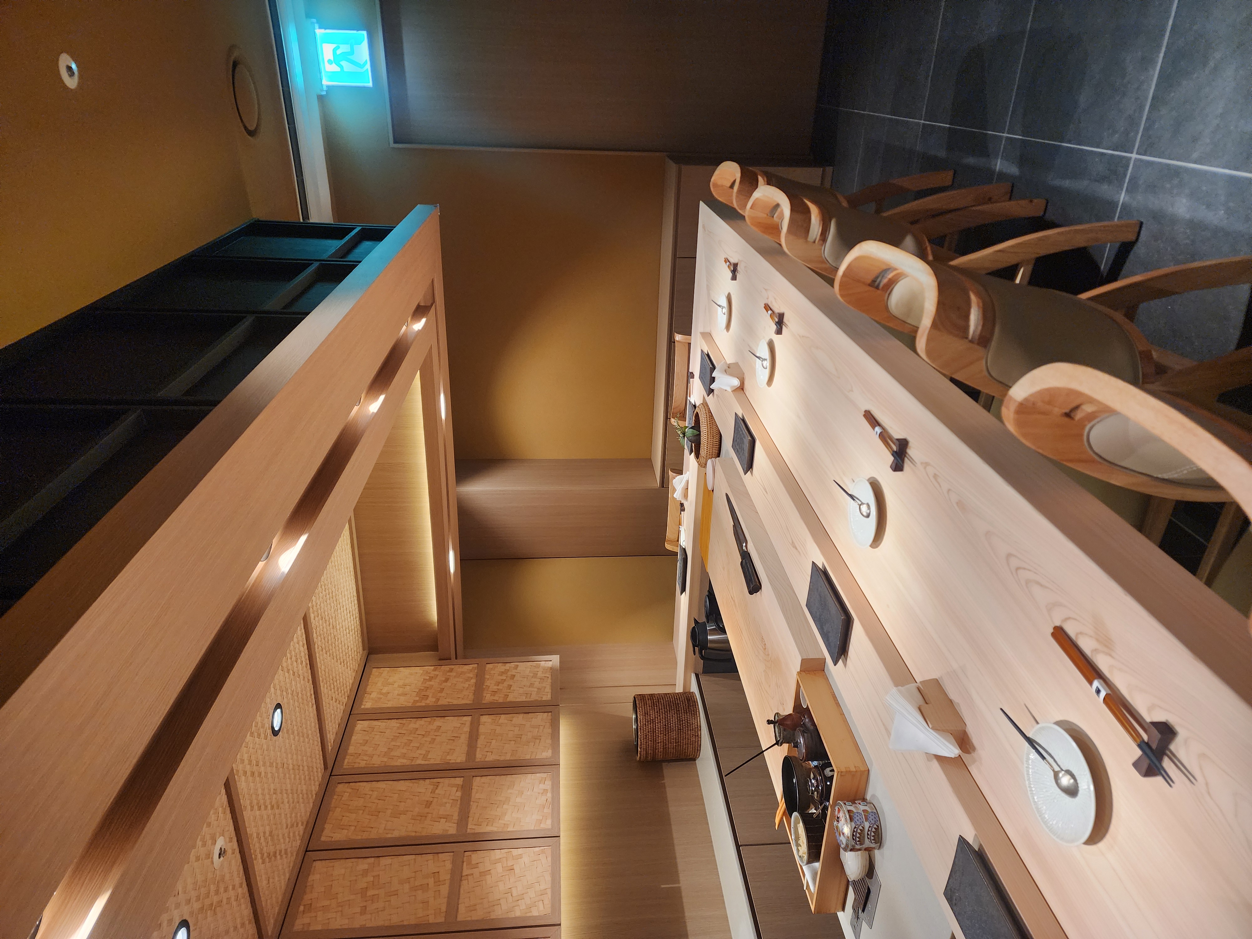 Nakajima Goemong omakase counter and chef plating nigiri