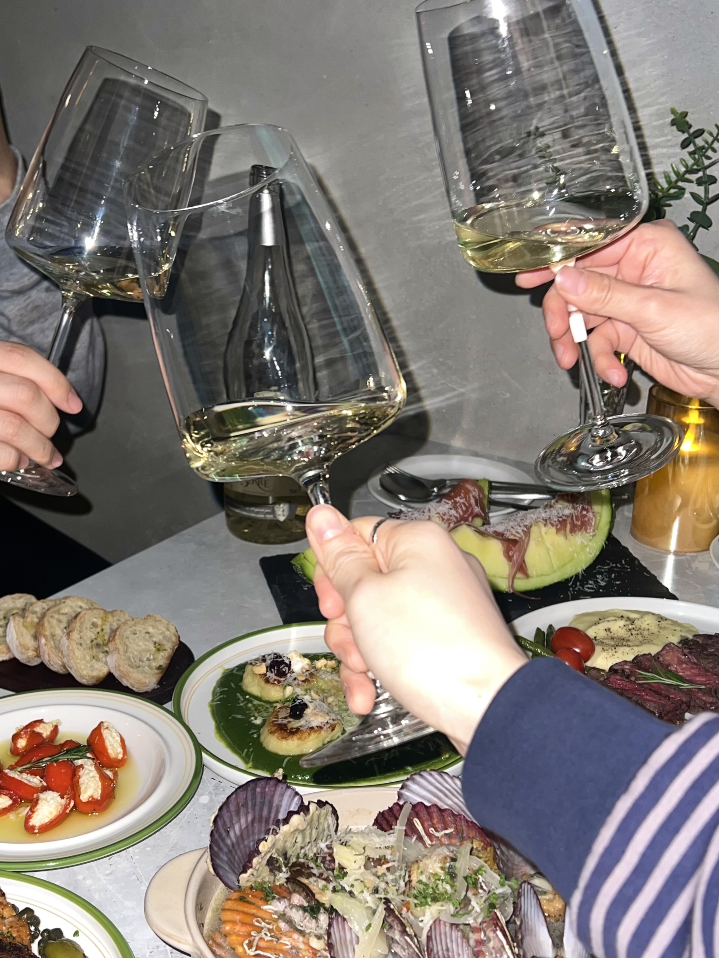 Le Divine Mangwon 大窗戶街景酒吧搭配美酒