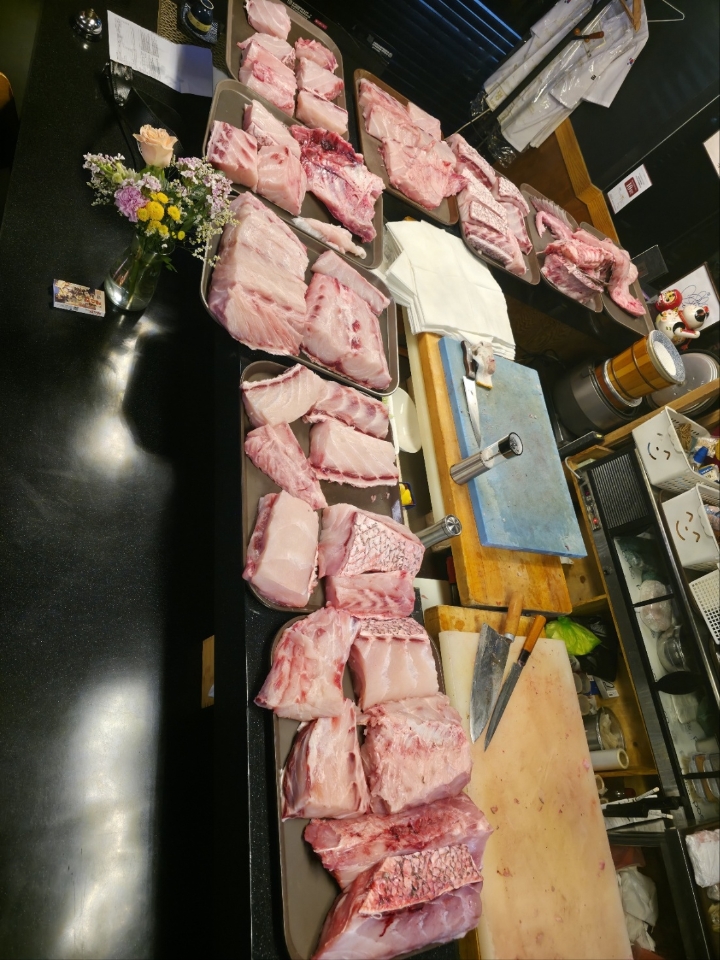 Omakase Song intimate course setup with seasonal dishes