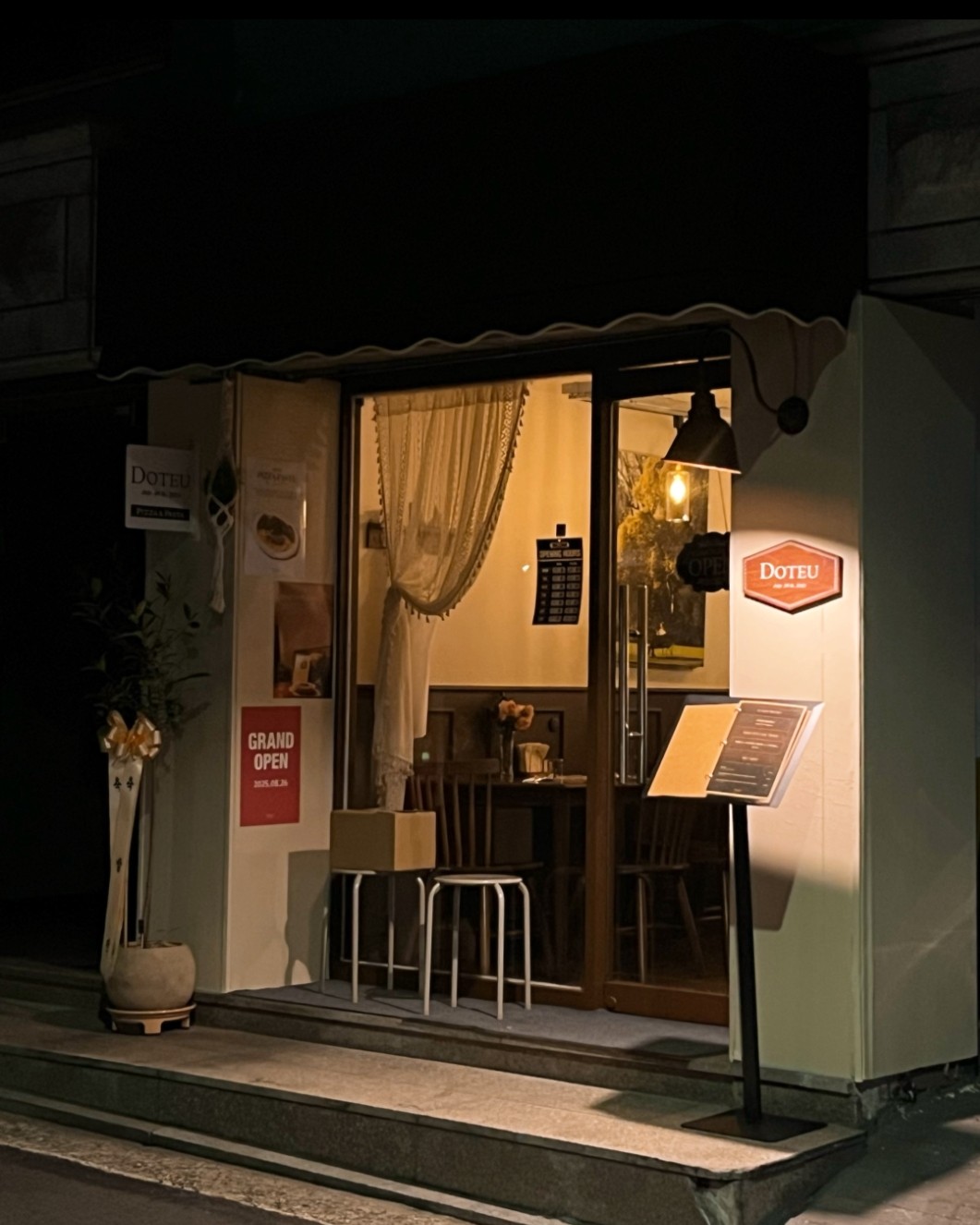 DOTEU vintage bistro plates in Hapjeong