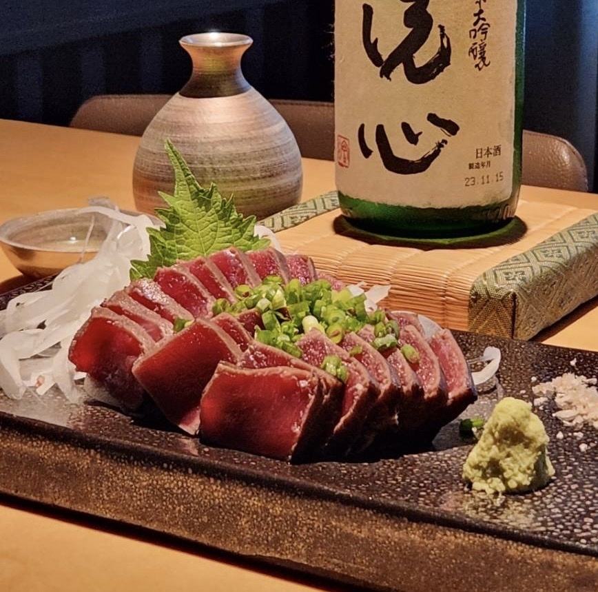 紫色清酒餐吧的菜品与清酒阵容，光安区