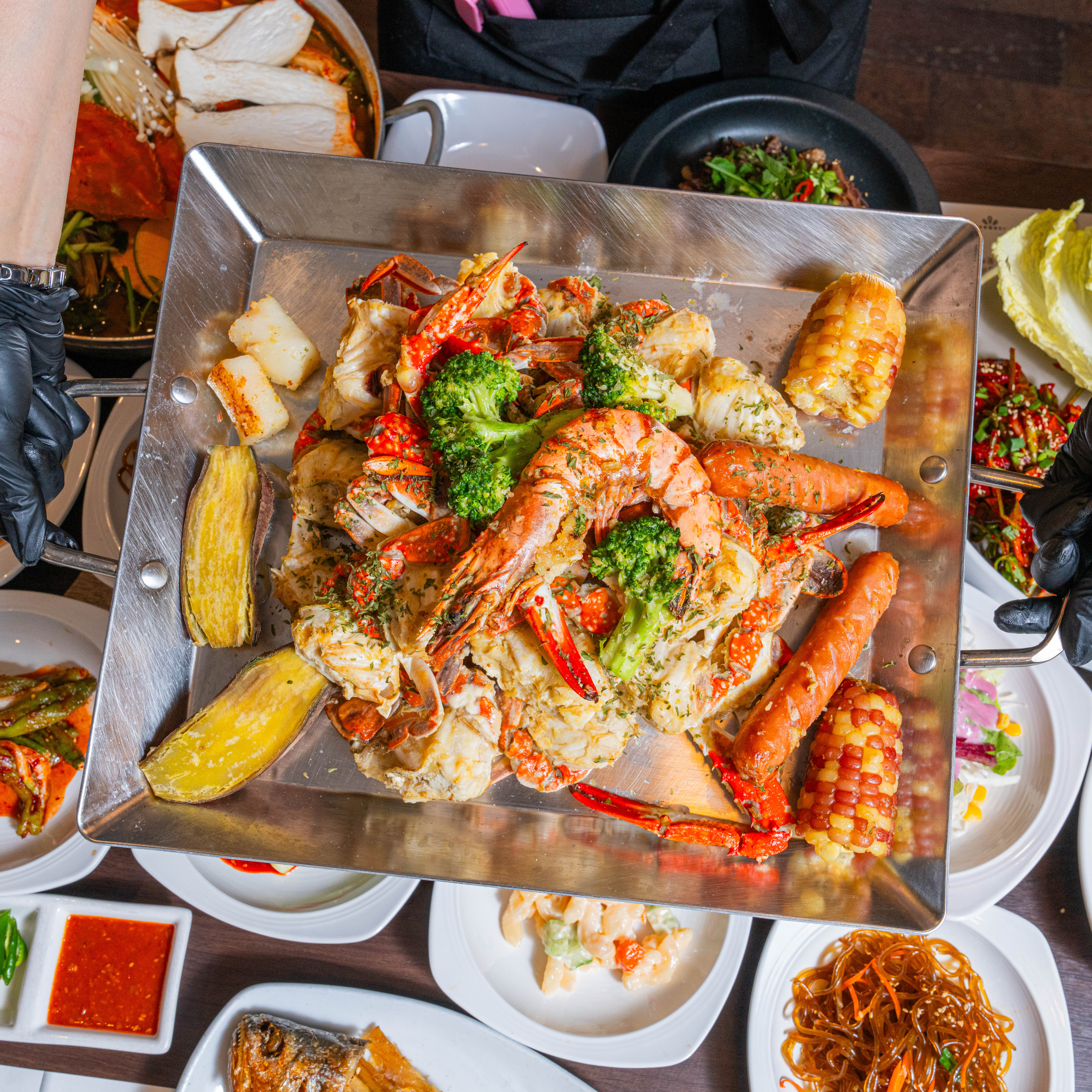 Crabdamda SongdoのカニセットとLAカルビ、家族でシェア