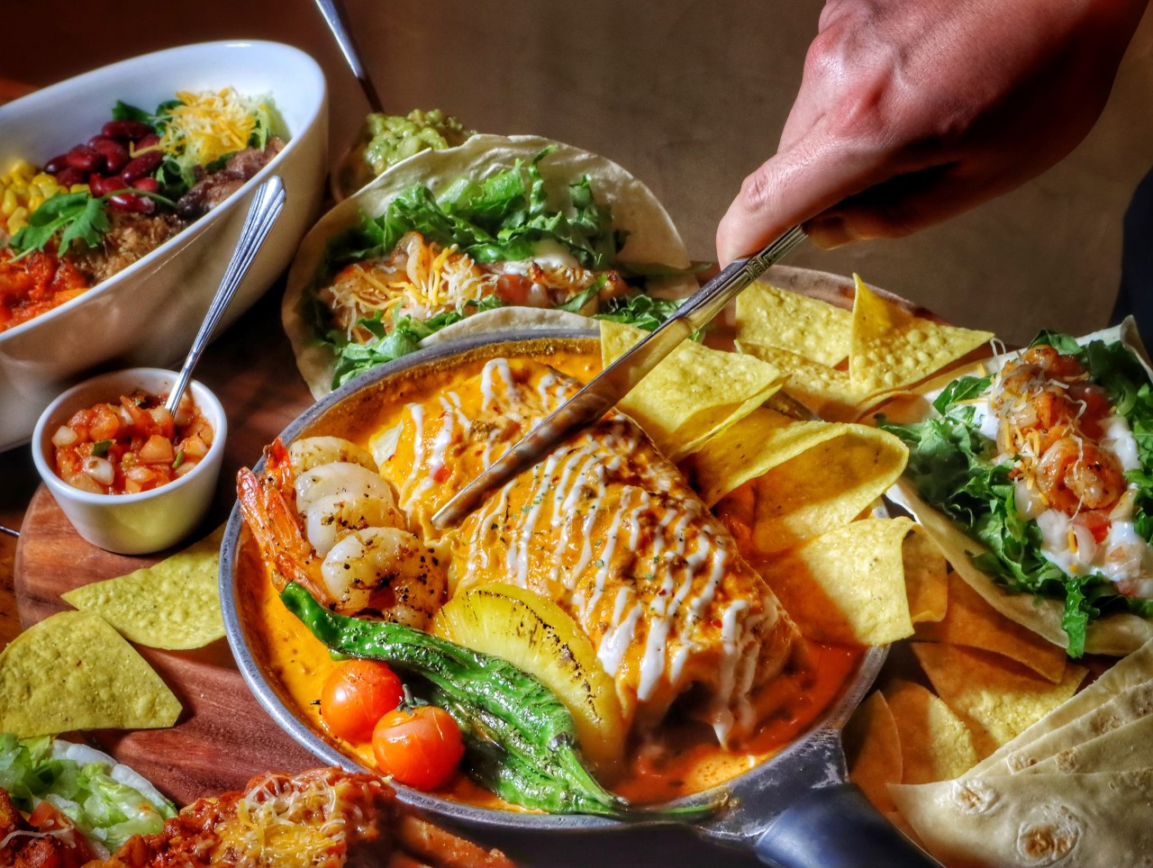 GOD EAT Songpa I-Park bright taco dining room with park view