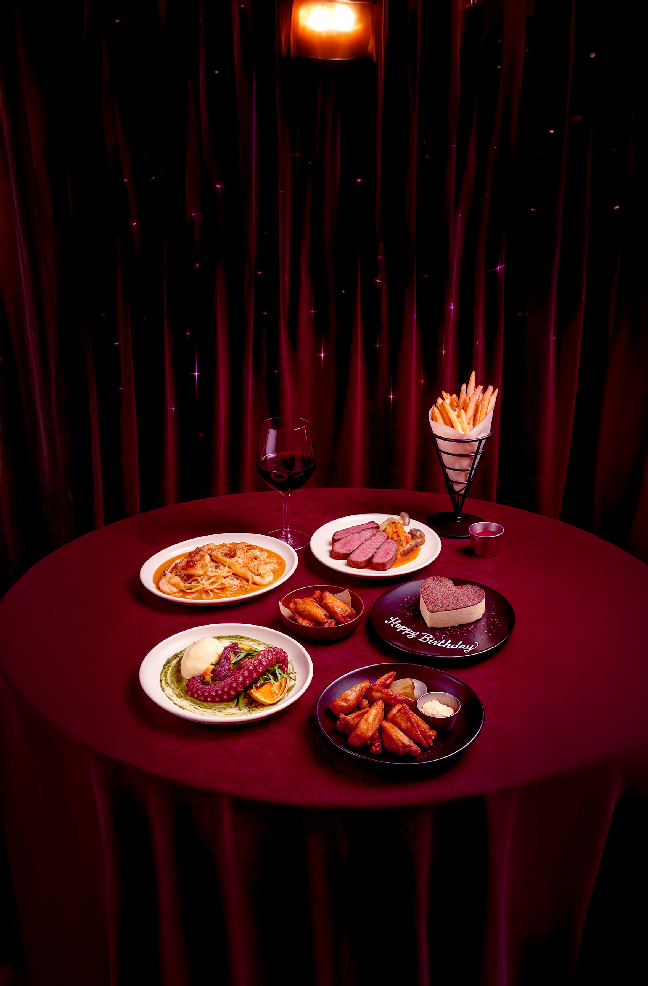 CHUNGDAM NINE Jazz & Diningのライブパフォーマンスとカクテル