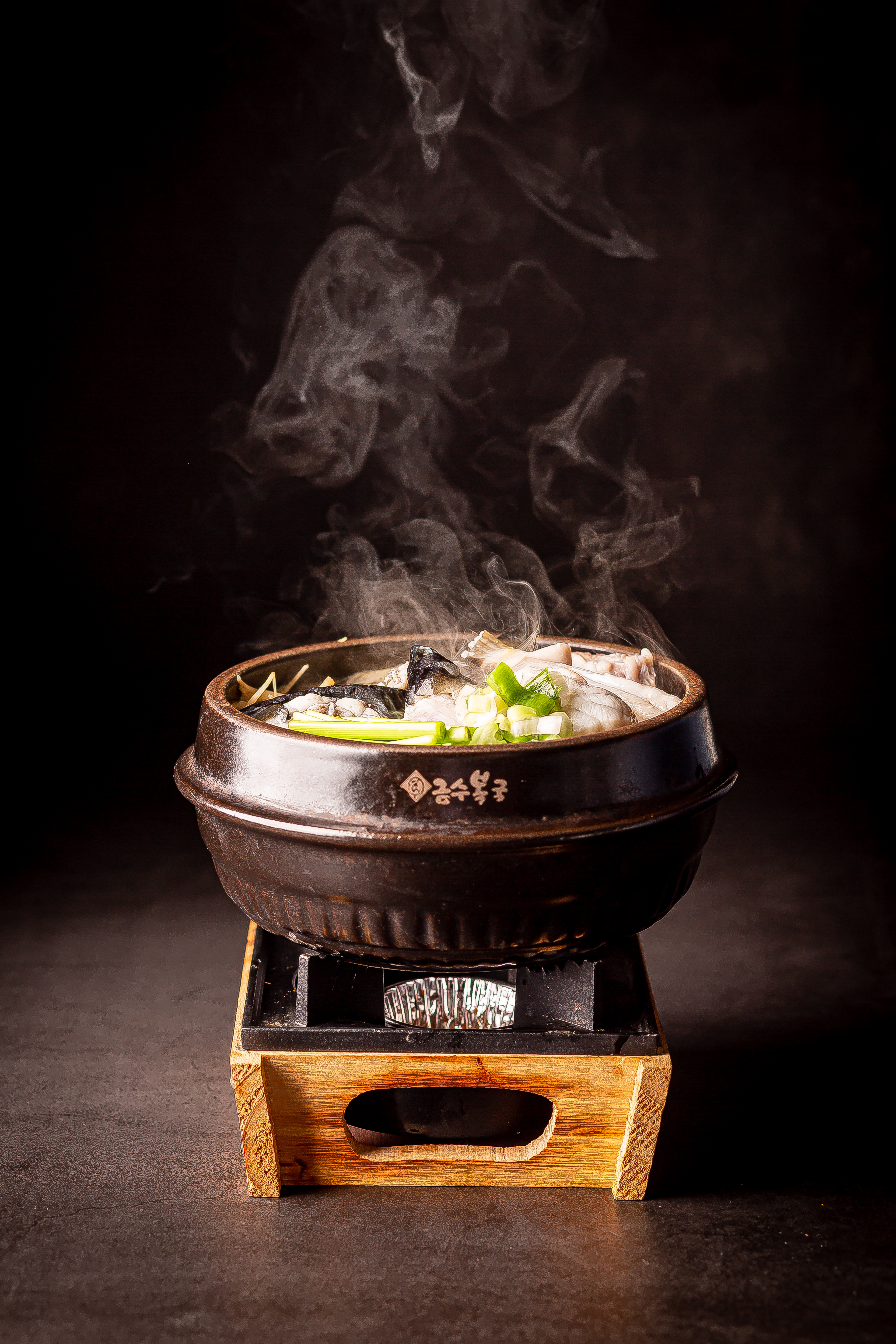 瑞草Keumsoo Bokguk河豚火锅和盐烤鱼片