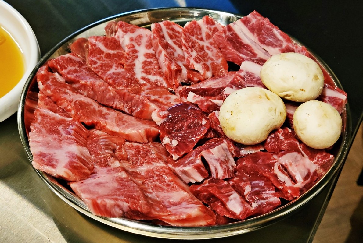 九南ロースト 海雲台 炭火グリル 牛サーロインと済州豚