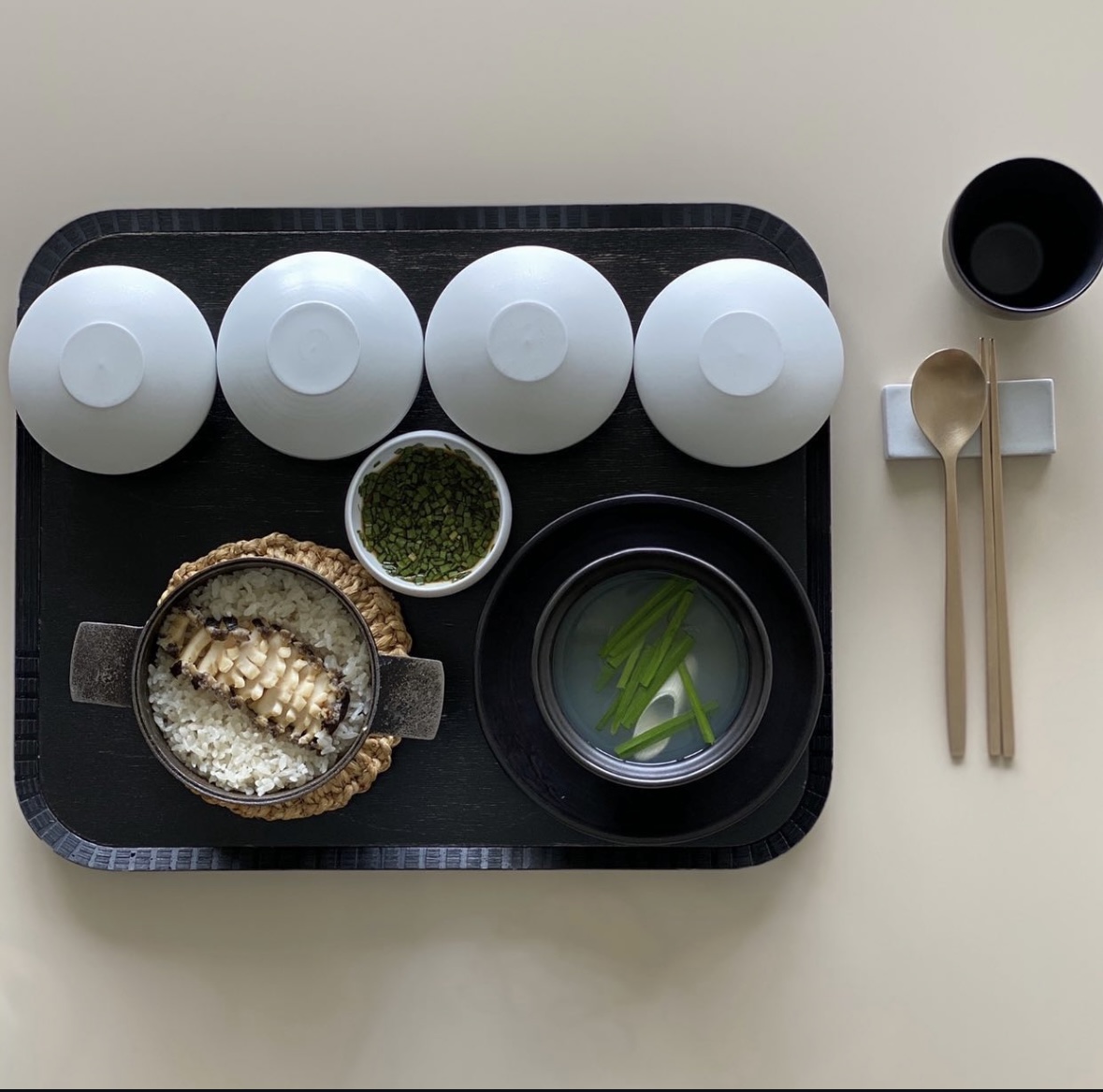 Maison Southcape明亮用餐區靠近狎鷗亭公園以及鮑魚飯