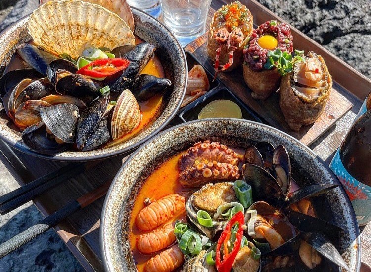 済州ゴッ西帰浦海鮮ラーメン 貝類と特製ソースのボウル