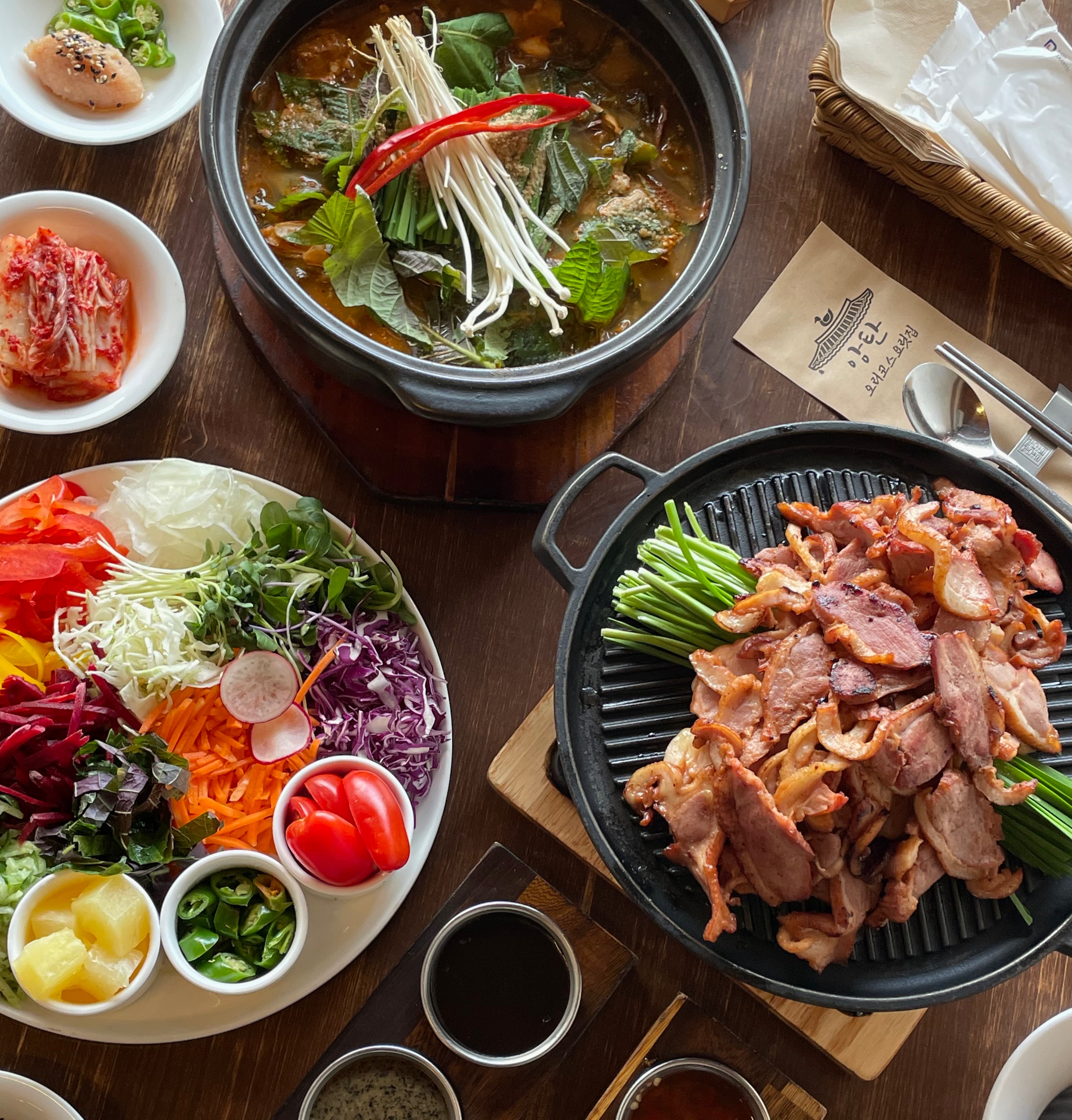 Angtan hanok with Nakdong River view serving duck course