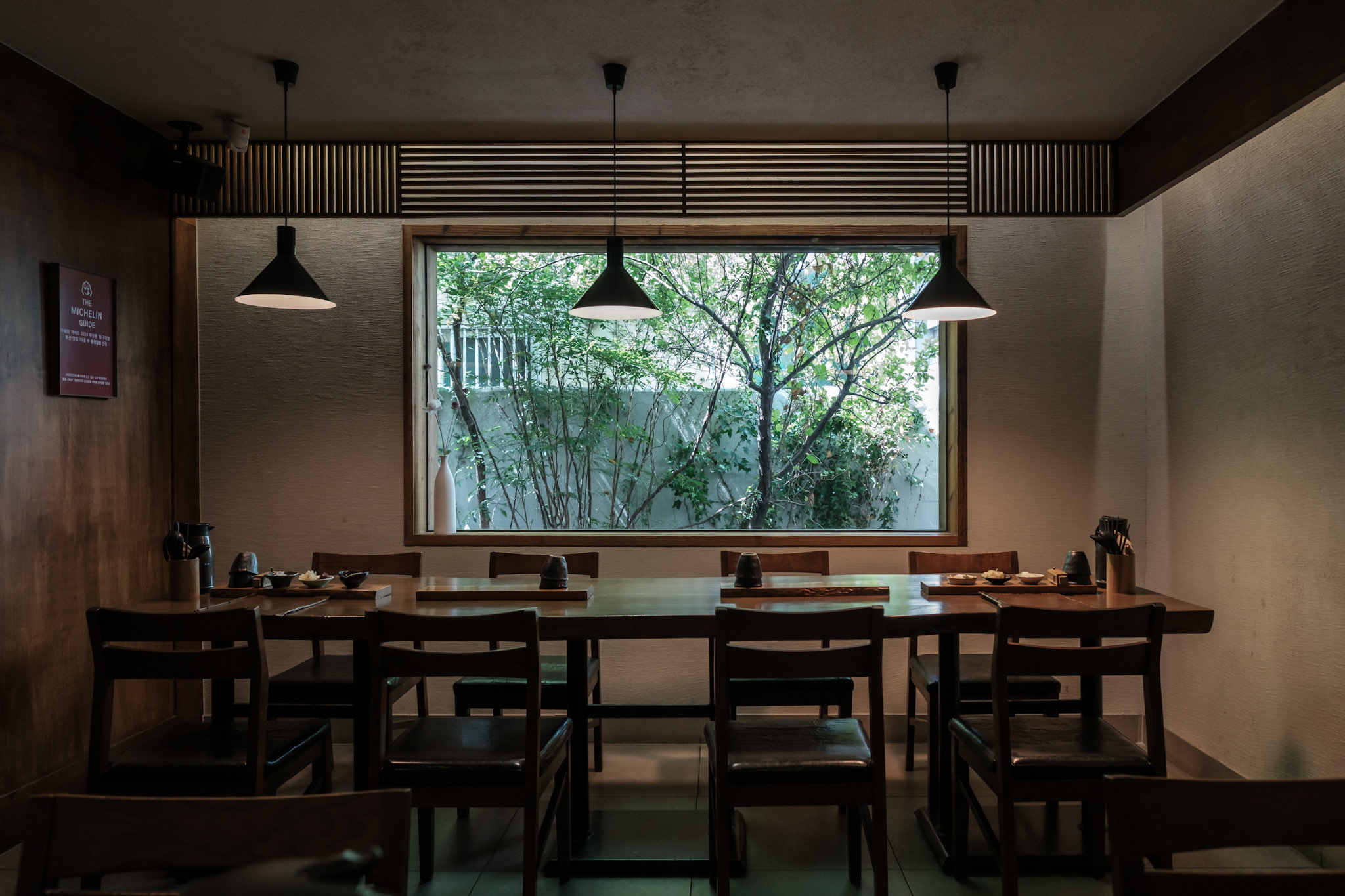 Tokyo Table lacquered unaju box with glossy tare - Image 8