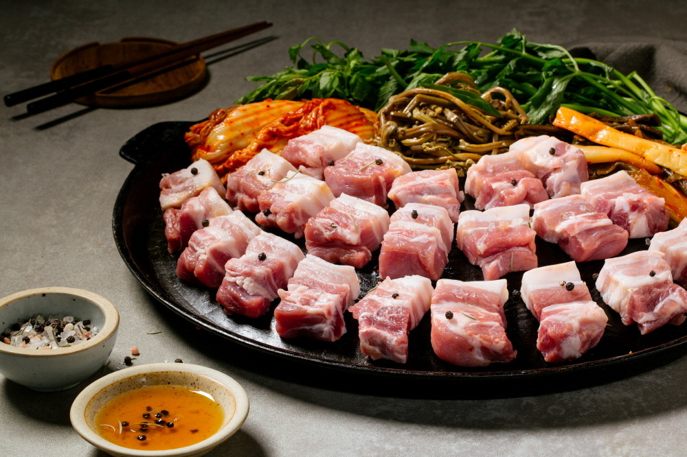 월화식당 鑄鐵鍋蓋豬五花搭配配菜