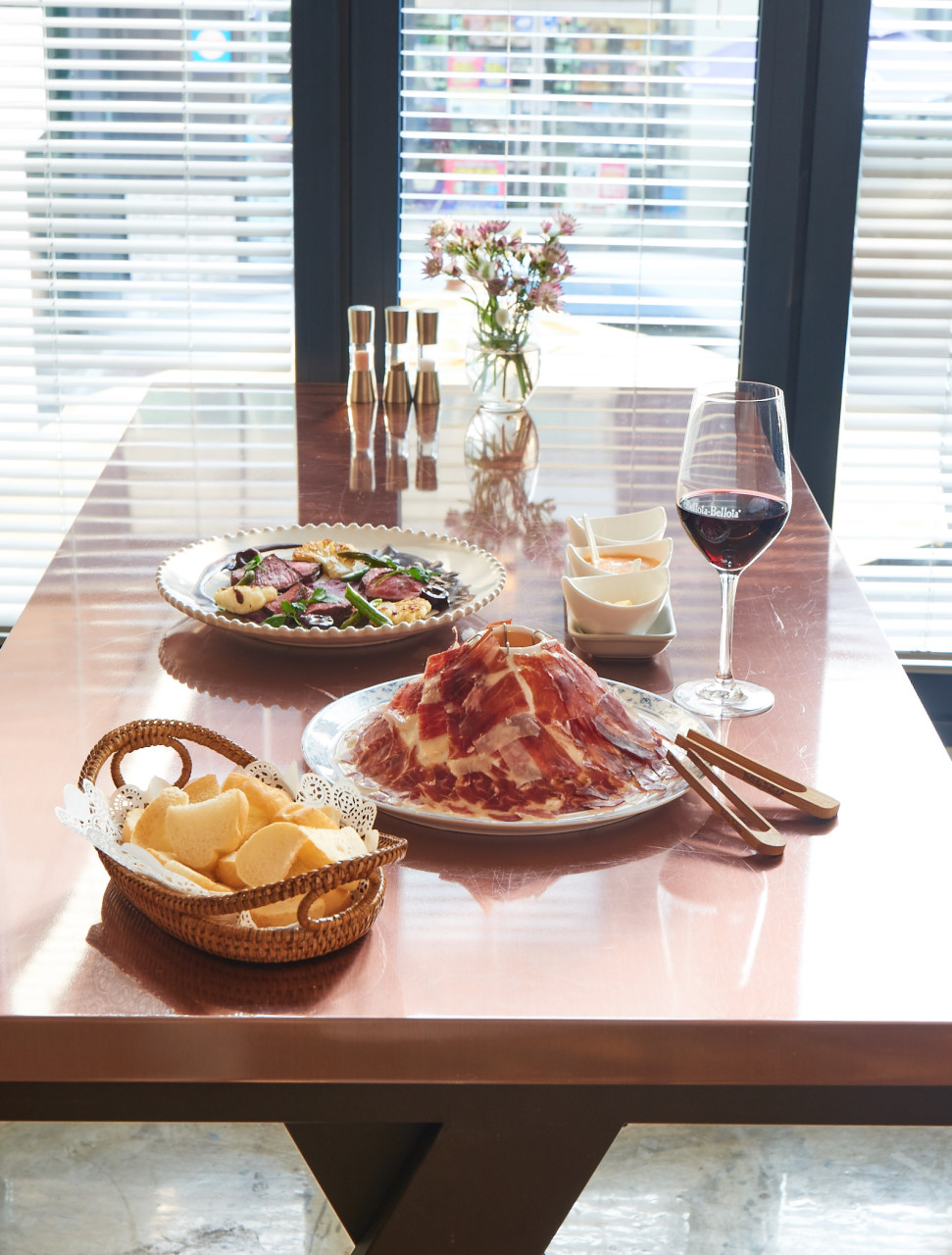 Bellota-Bellota Seorae jamon and wine bar