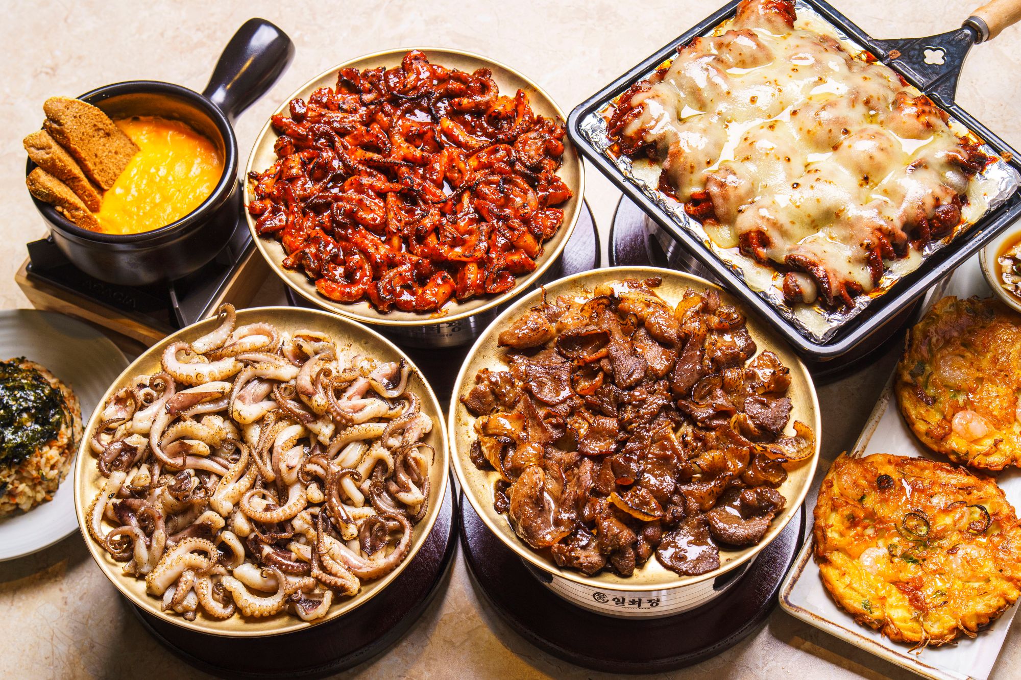 イルファジョン西面の炭火焼きベビーオクトパスとチーズ