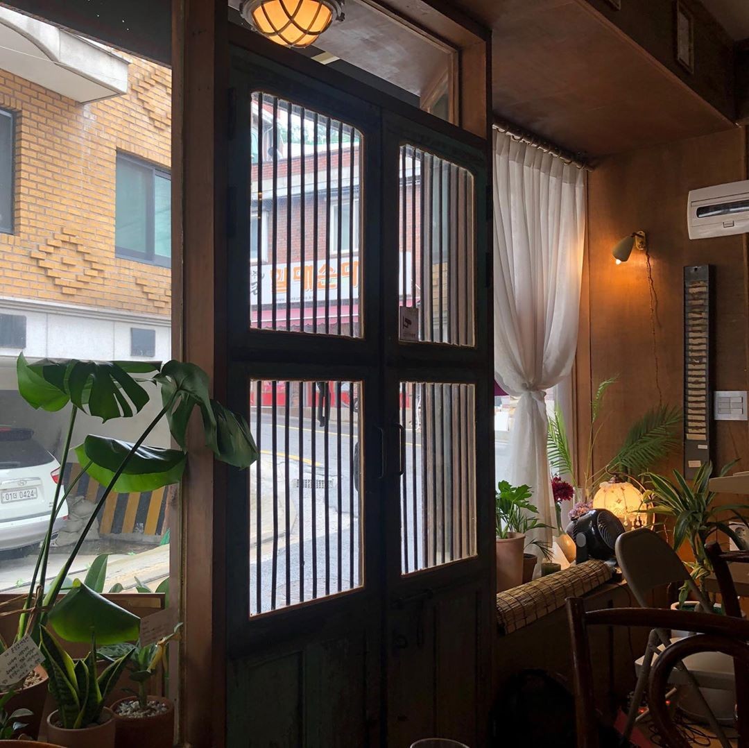 YUNJUDANG Haebangchon traditional liquor pairing table - Image 7