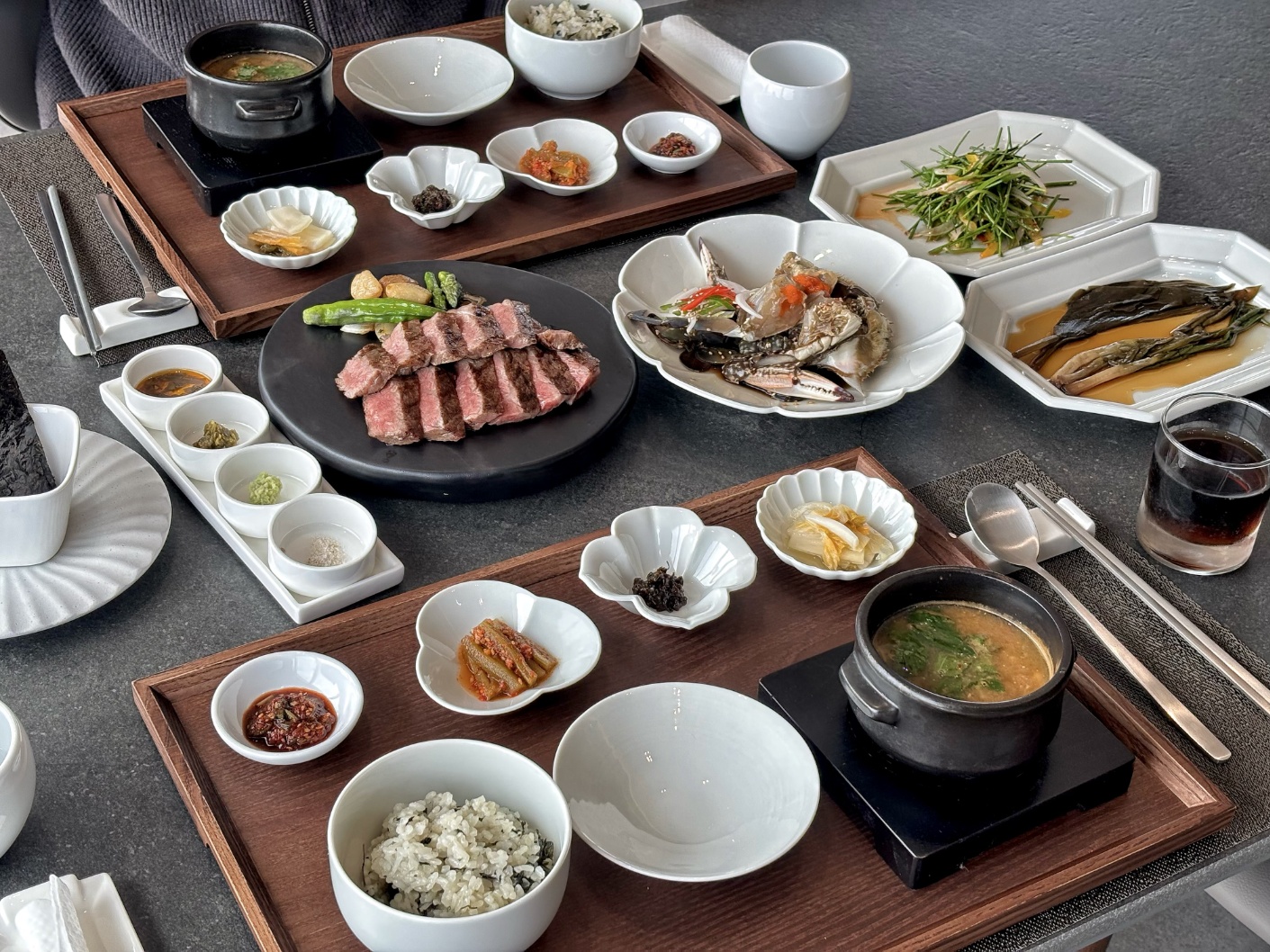 ハヌバンサン、海の見えるダイニングルームと韓牛セットコース