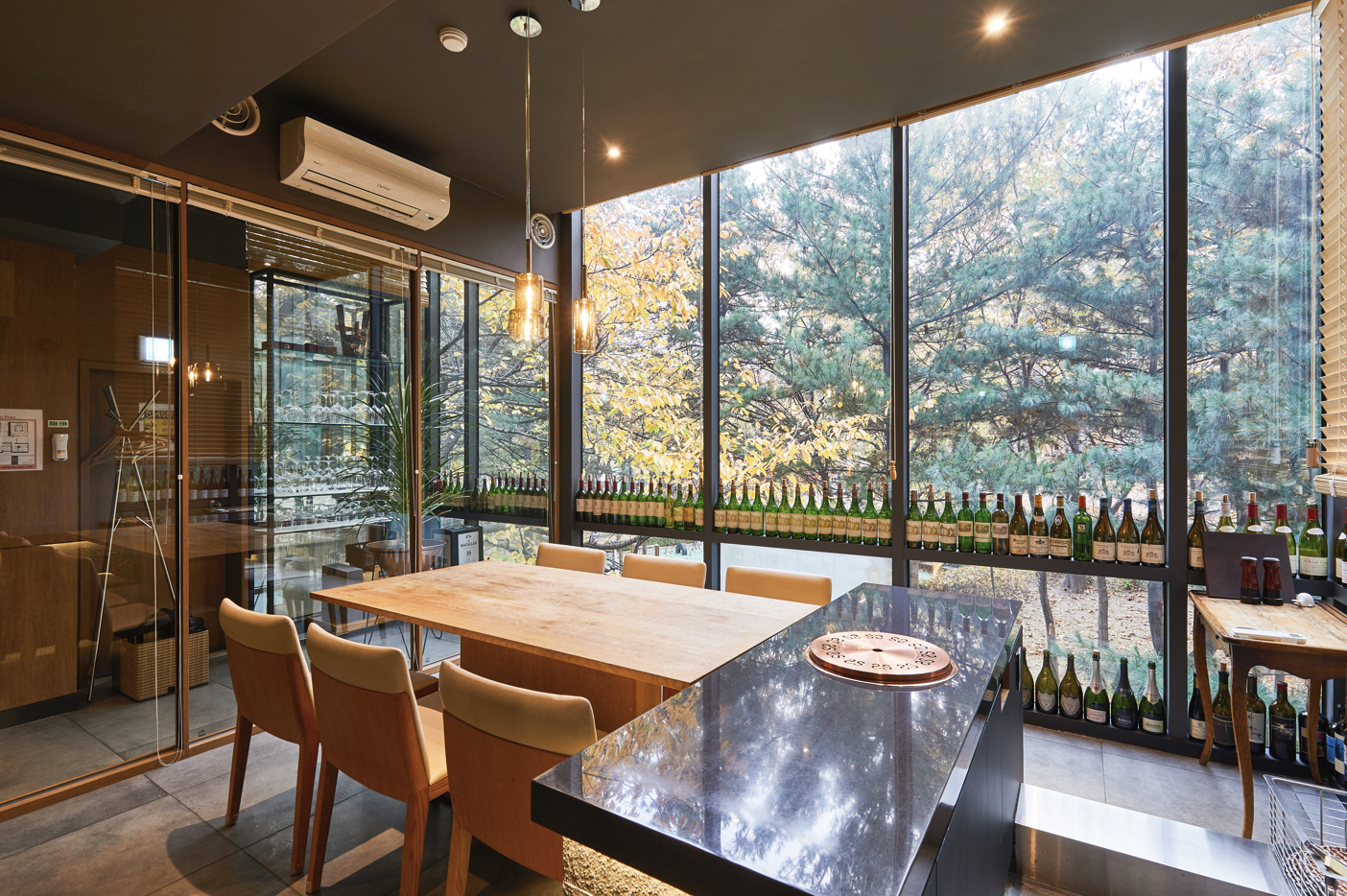 Surin 韩牛寿司套餐，搭配红酒杯