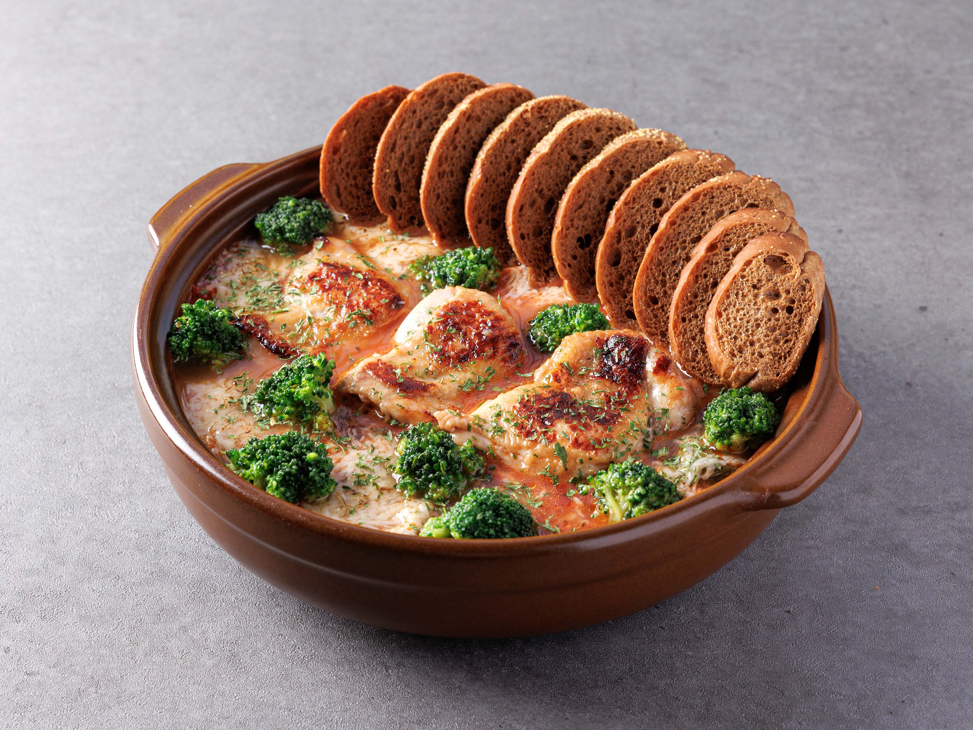 BIYORI 居酒屋料理與雙層飲品空間